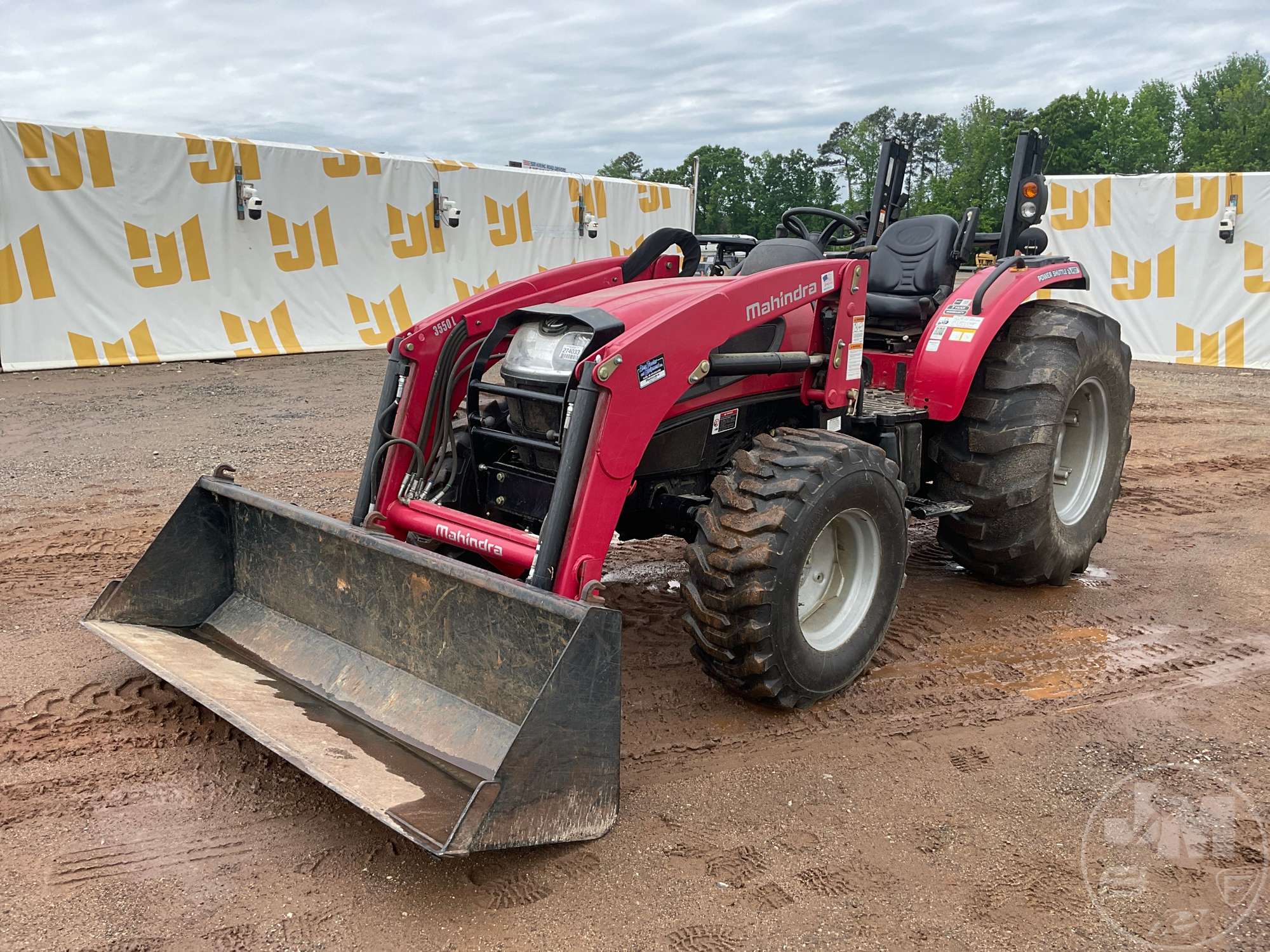 Photo of a 2017 Mahindra 3550 PST