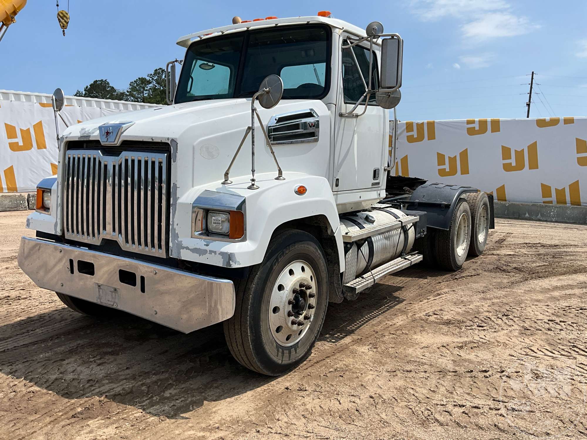 Photo of a 2015 Western Star 4700