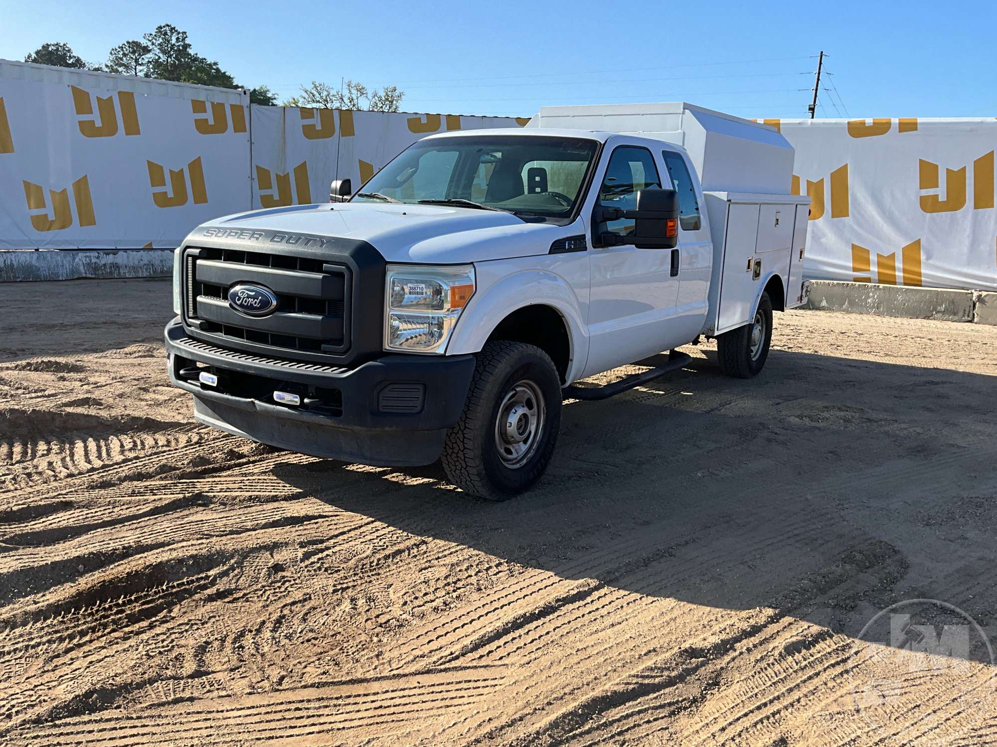 Photo of a 2015 Ford F-350XL SD EXT CAB