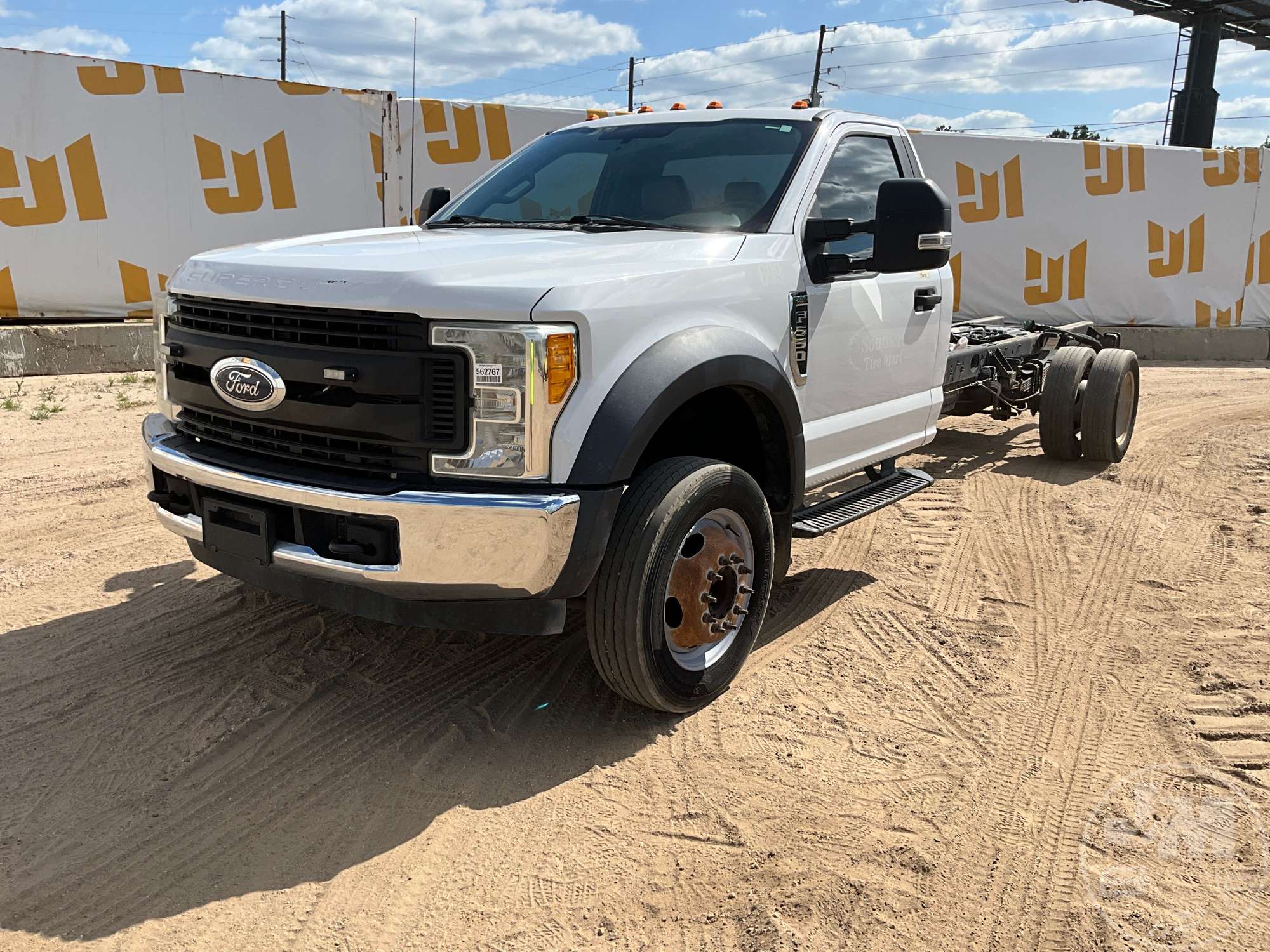 Photo of a 2017 Ford F-550 XL