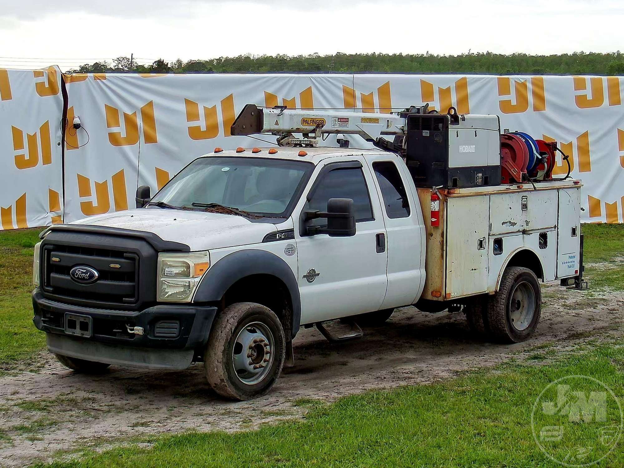 Photo of a 2014 Ford F-450XL SD EXT CAB 4X4