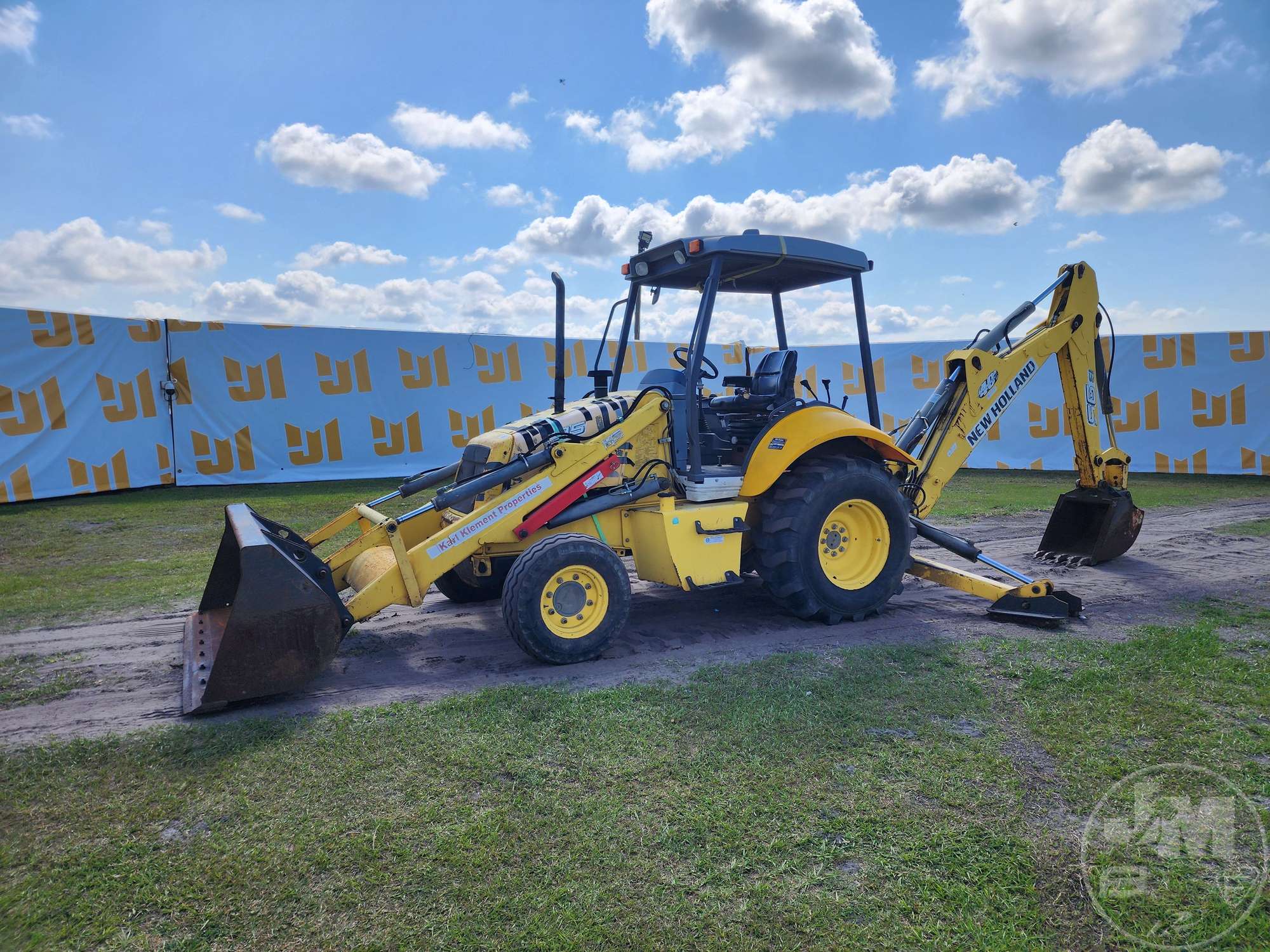 Photo of a 2006 New Holland B95