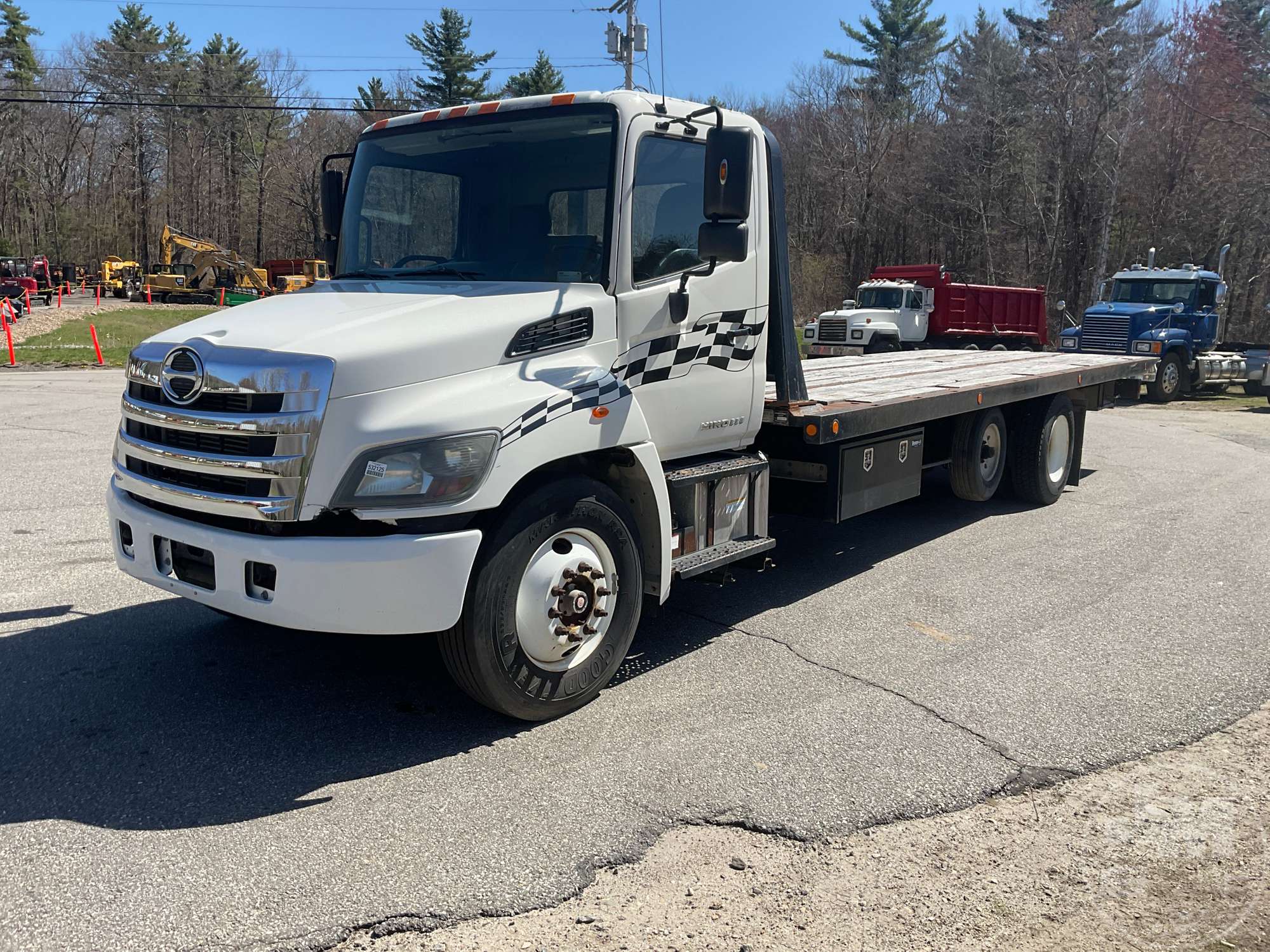Photo of a 2015 Hino 338
