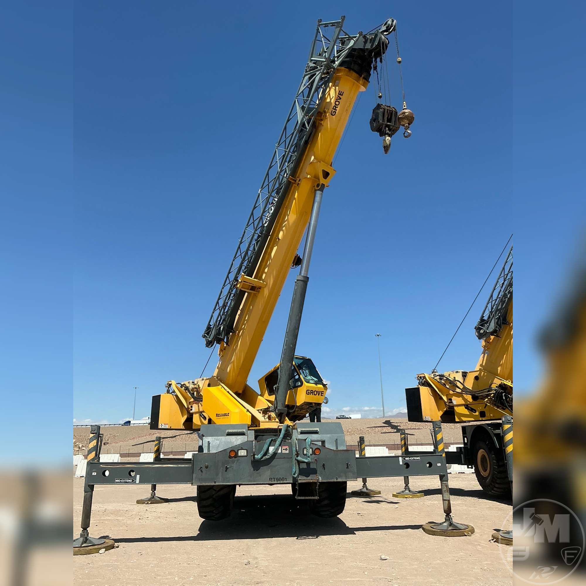Photo of a 2006 Grove RT890E