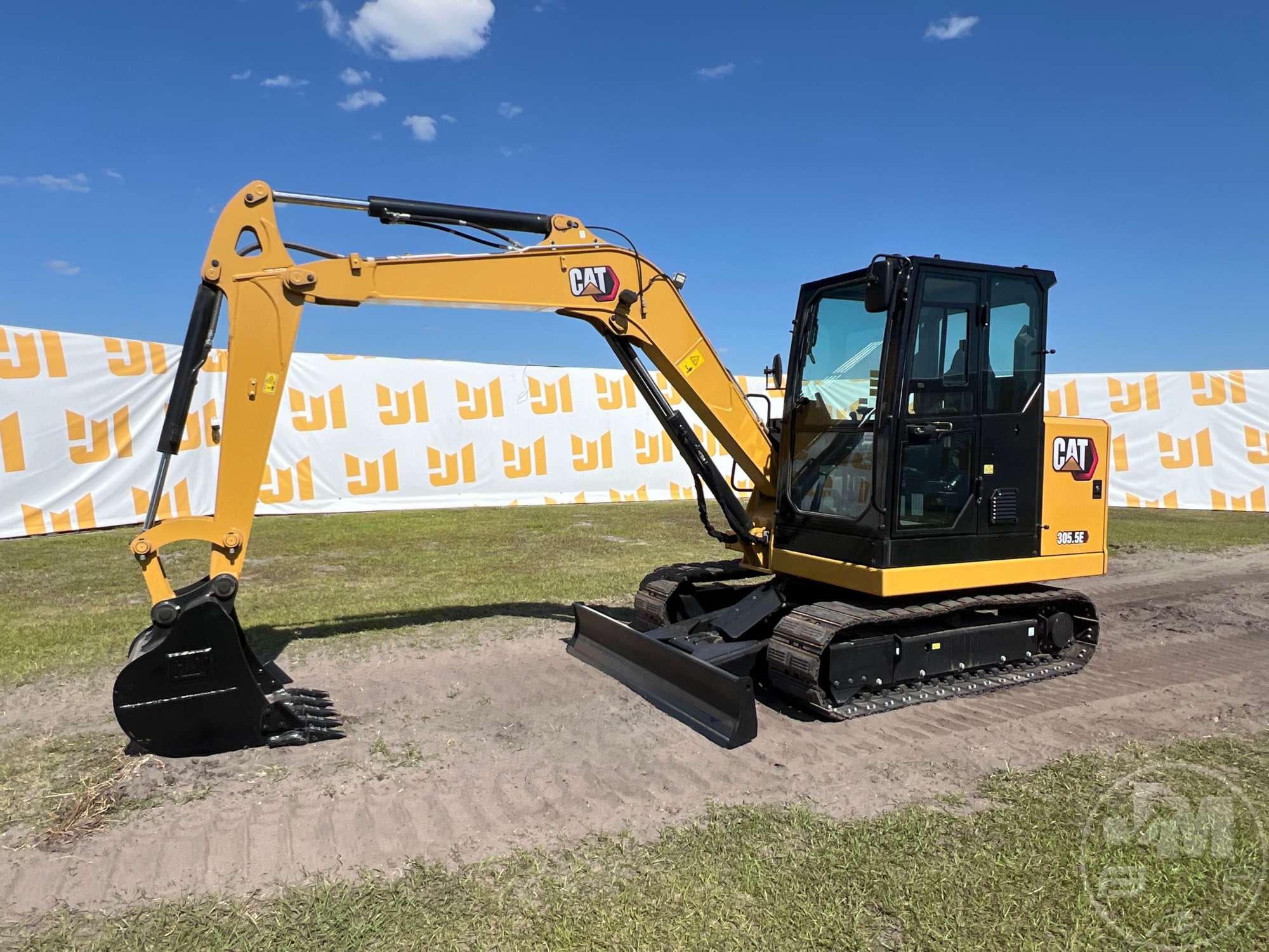 Photo of a 2025 Caterpillar 30550