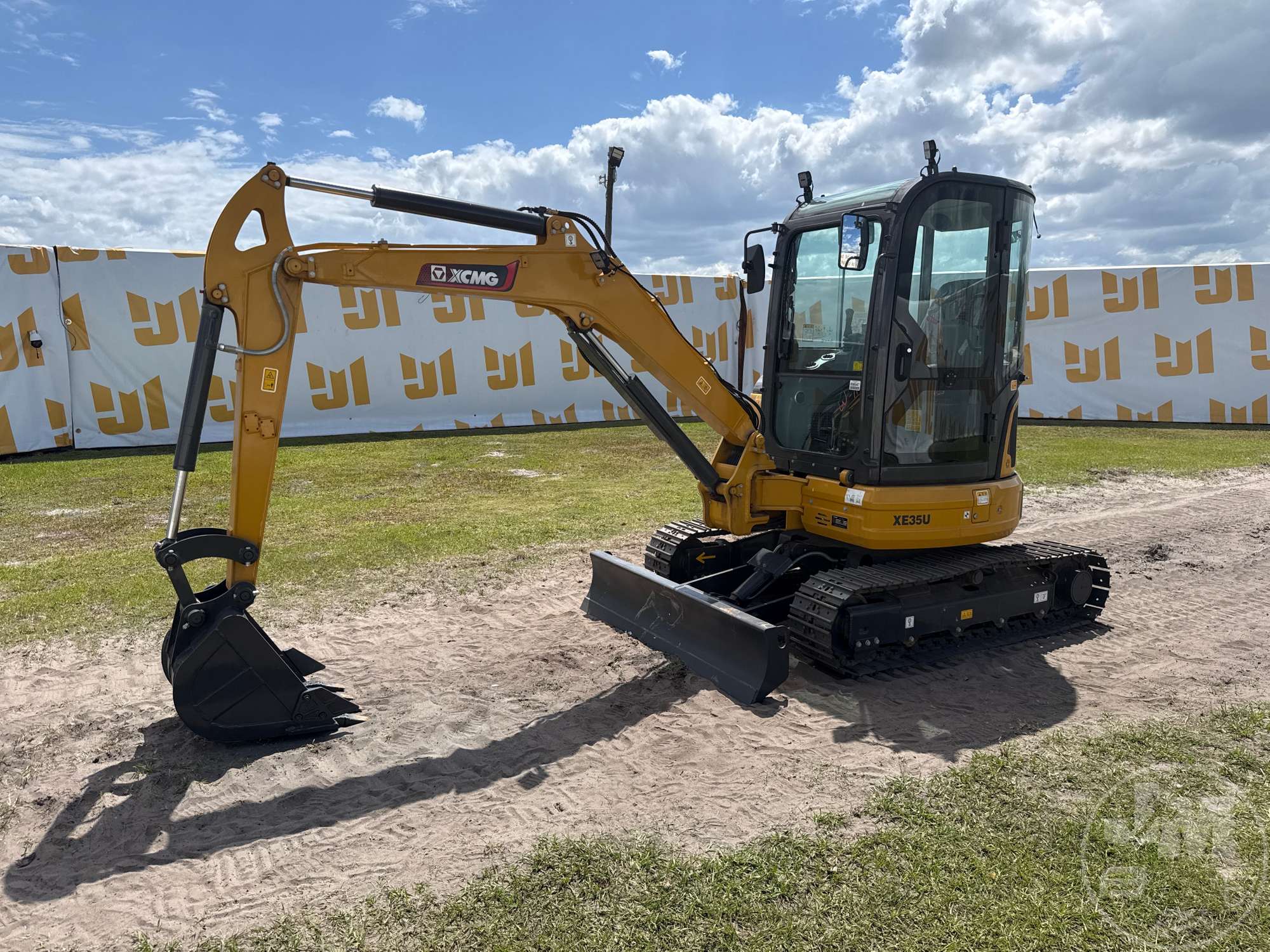 Photo of a 2024 XCMG XE35U
