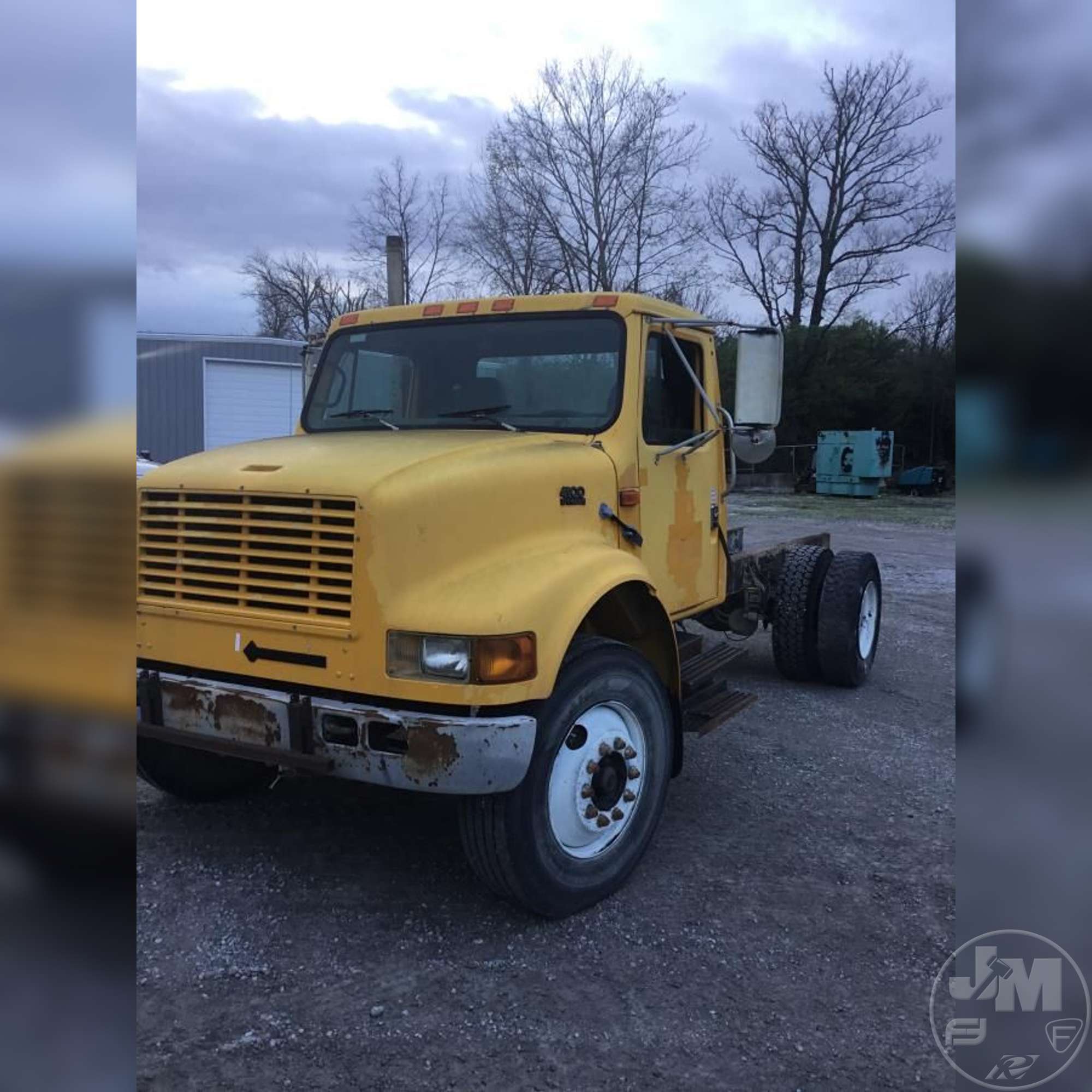 Photo of a 1999 International 4900
