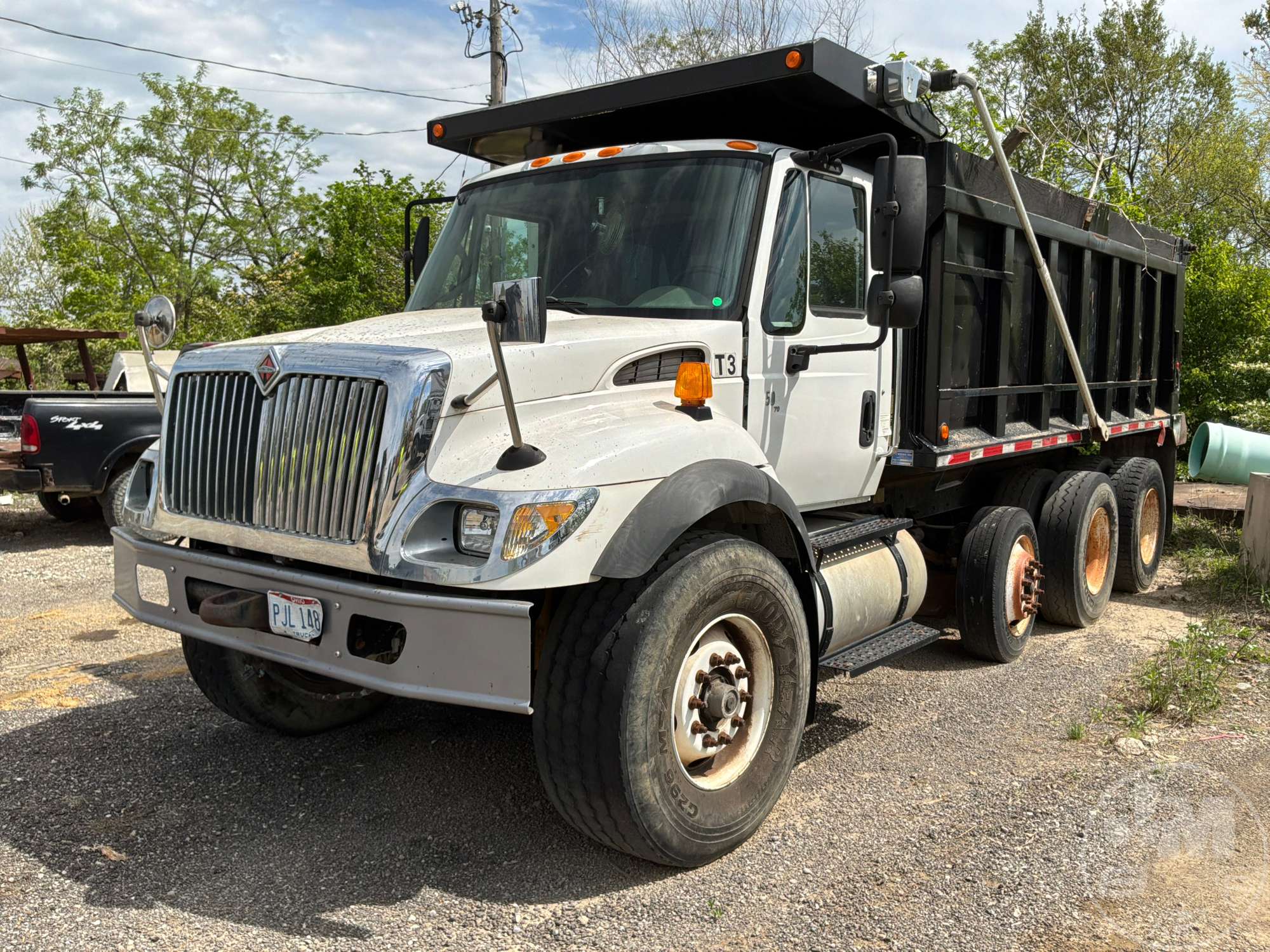 Photo of a 2005 International 7500