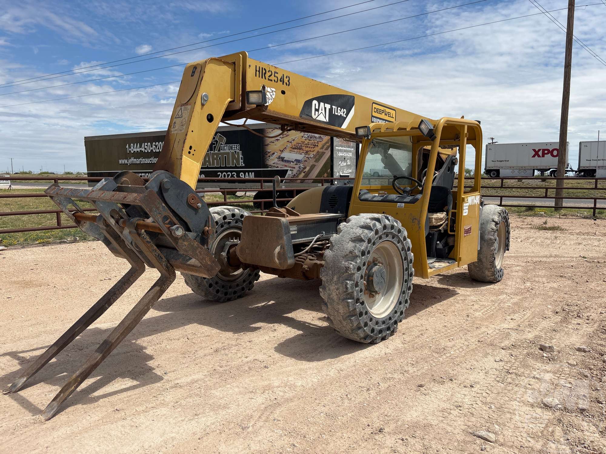 Photo of a 2008 Caterpillar TL642