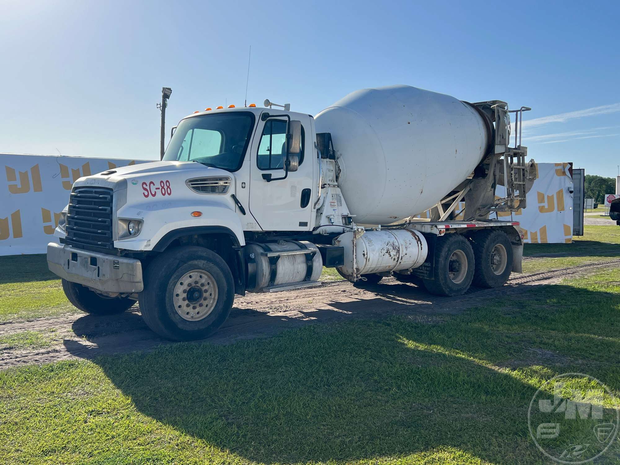 Photo of a 2018 Freightliner 114SD