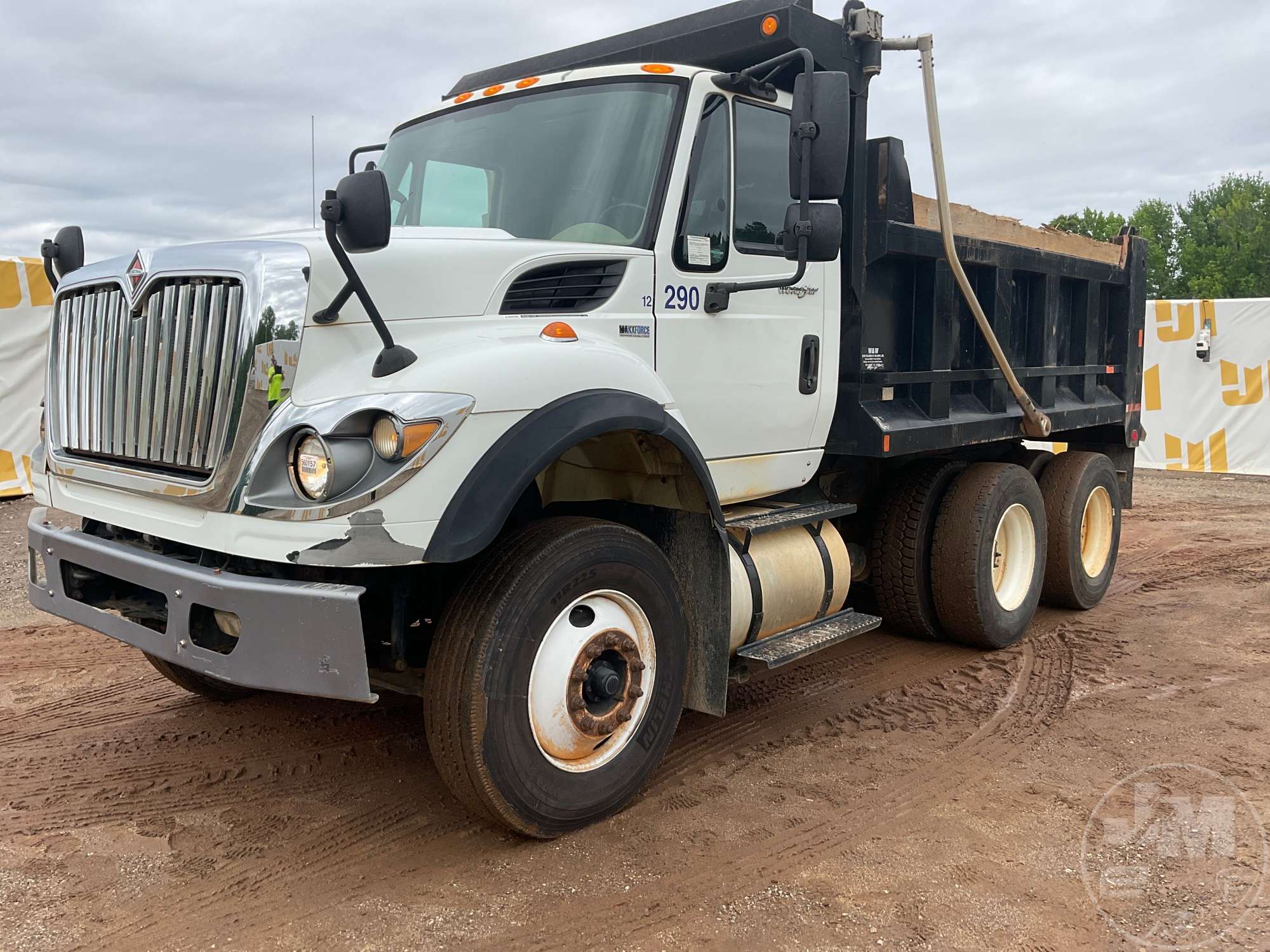 Photo of a 2013 International SF625