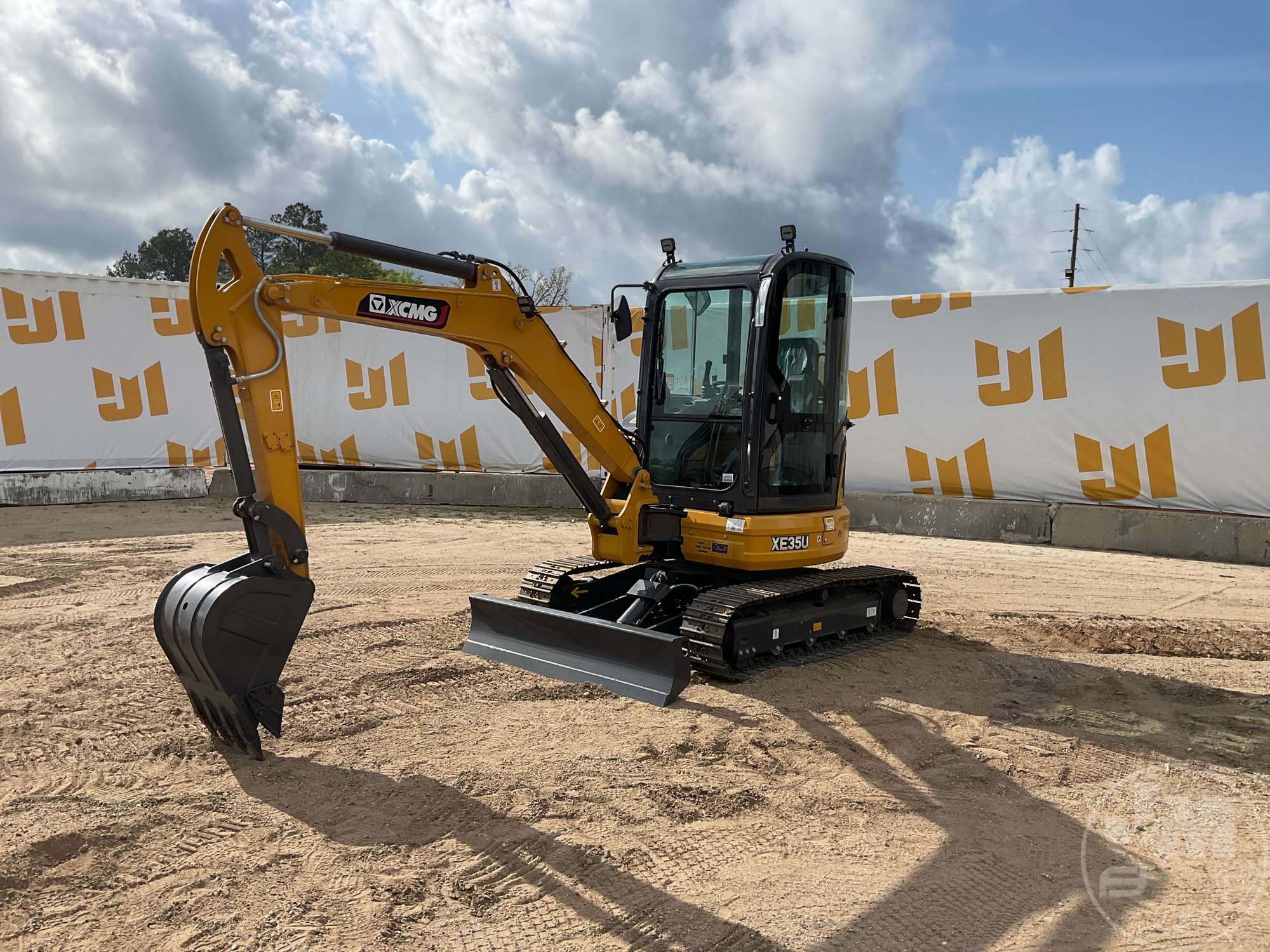 Photo of a 2025 XCMG XE35U