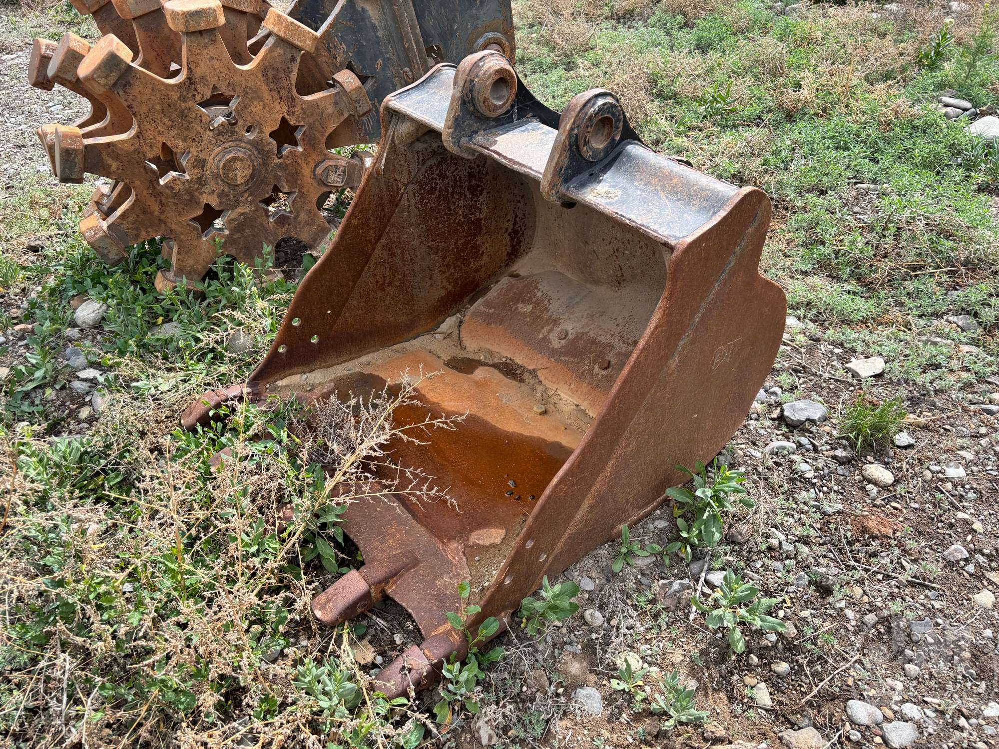 Photo of Caterpillar 36 IN EXCAVATOR BUCKET