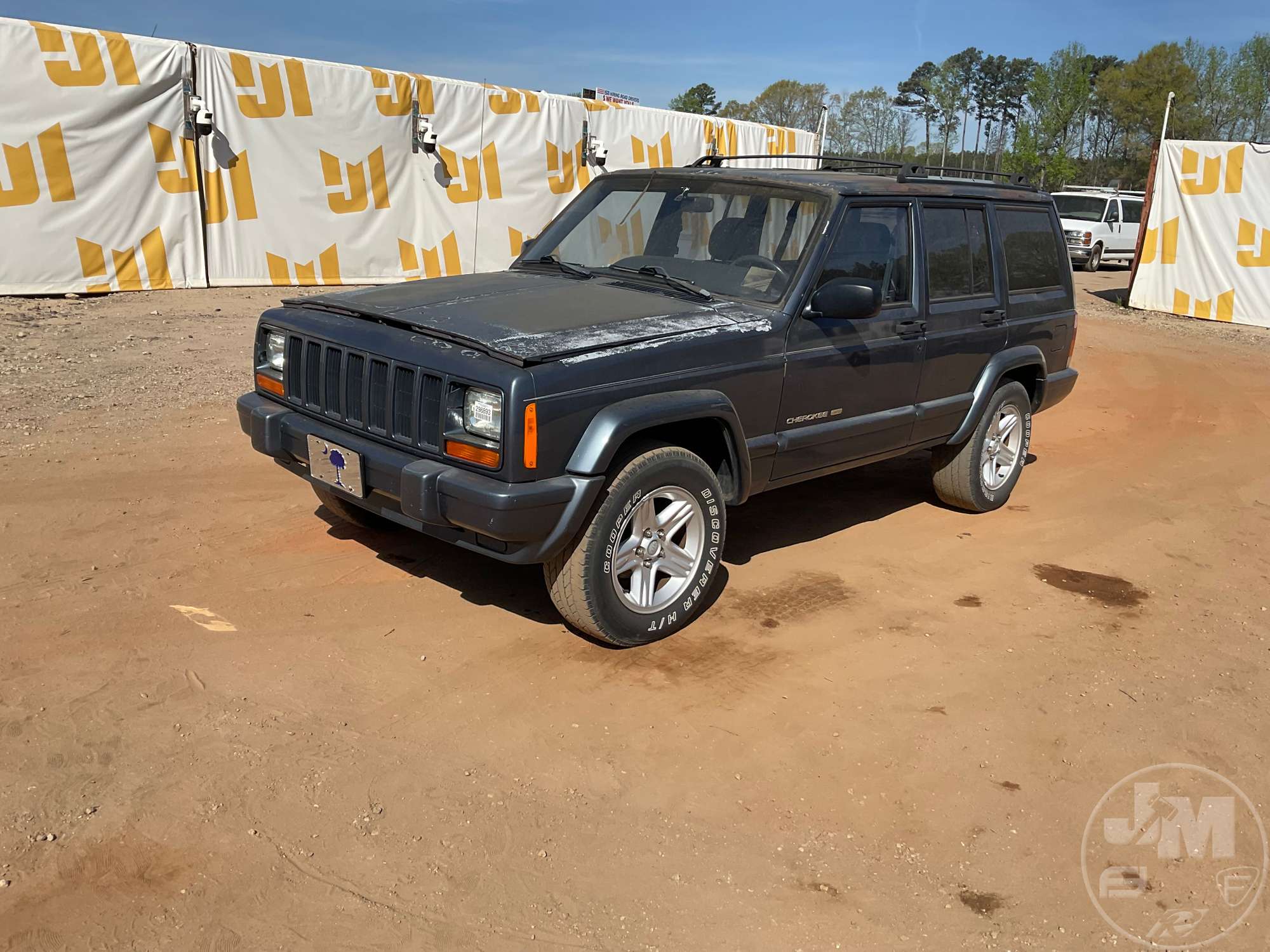 Photo of a 2001 Jeep CHEROKEE