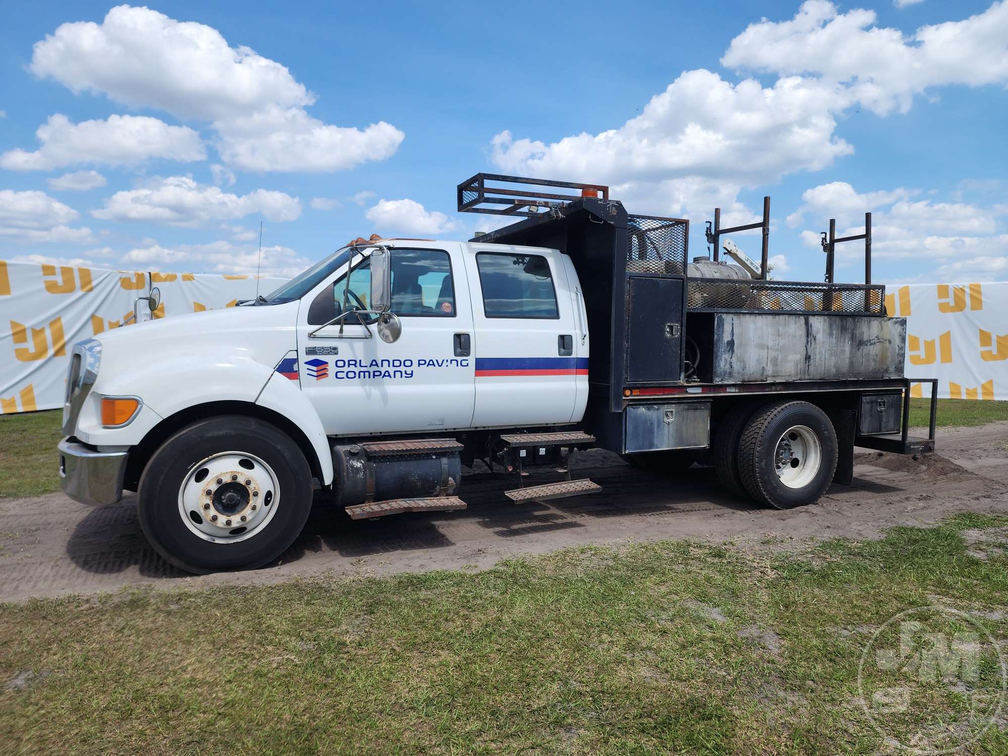Photo of a 2009 Ford F-650