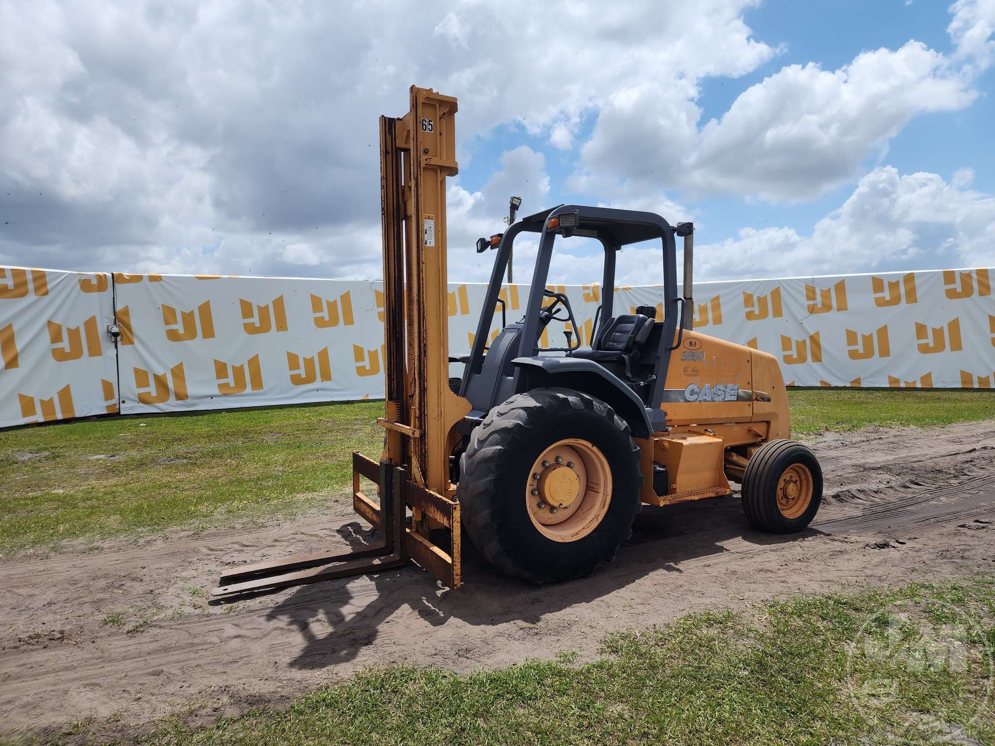 Photo of a 2007 Case 586G