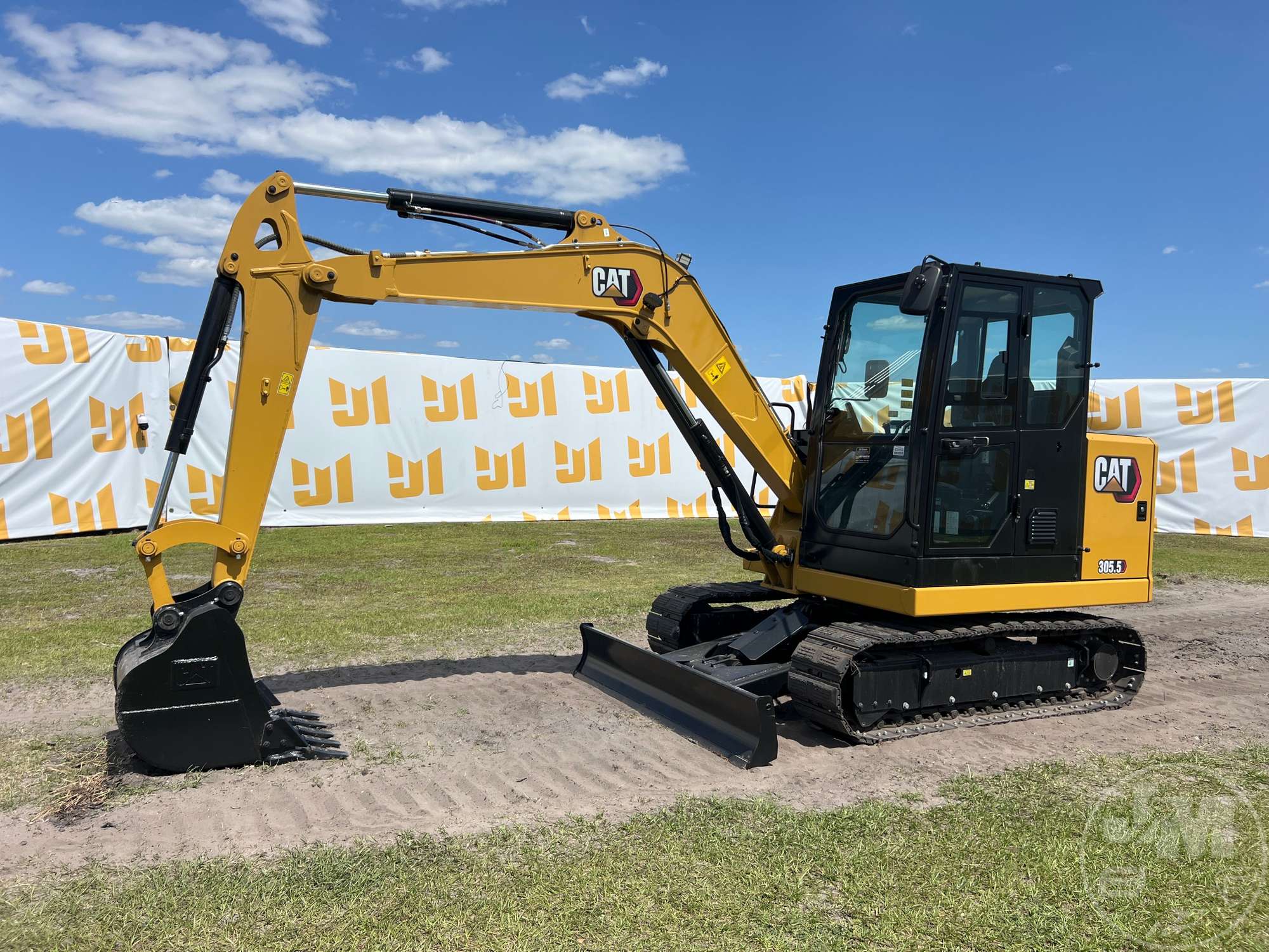 Photo of a 2025 Caterpillar 30550