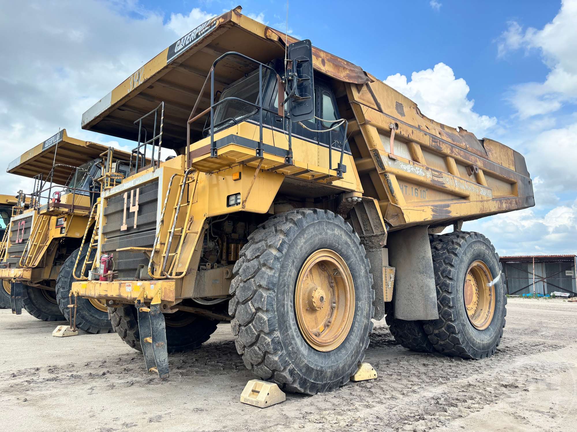 Photo of a 1998 Caterpillar 777D