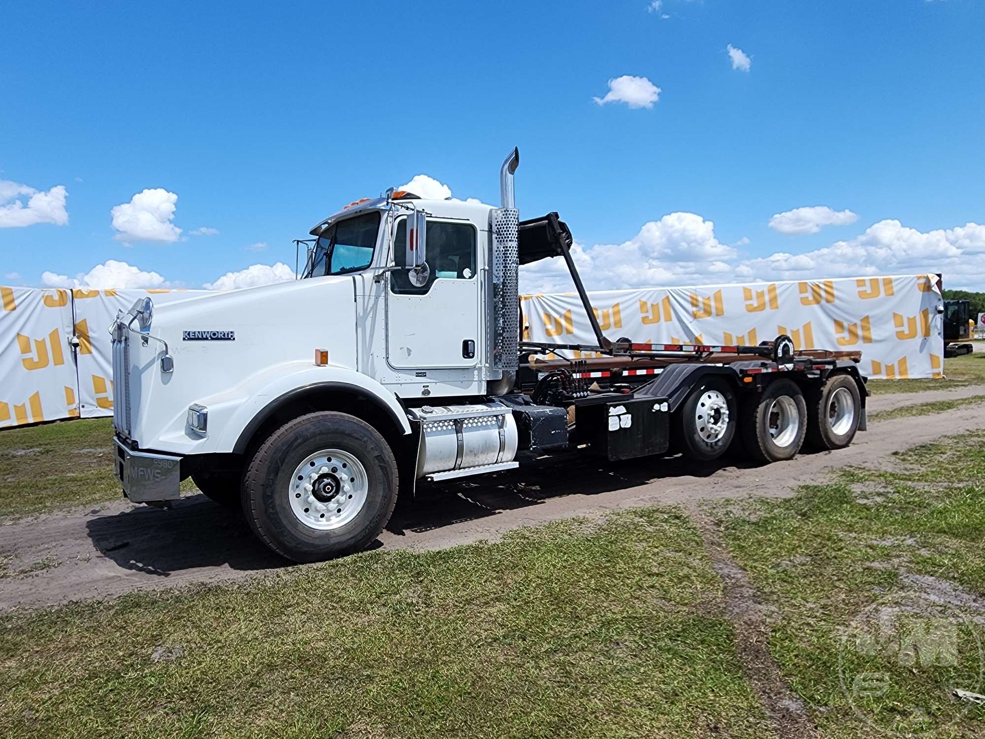 Photo of a 2015 Kenworth T800