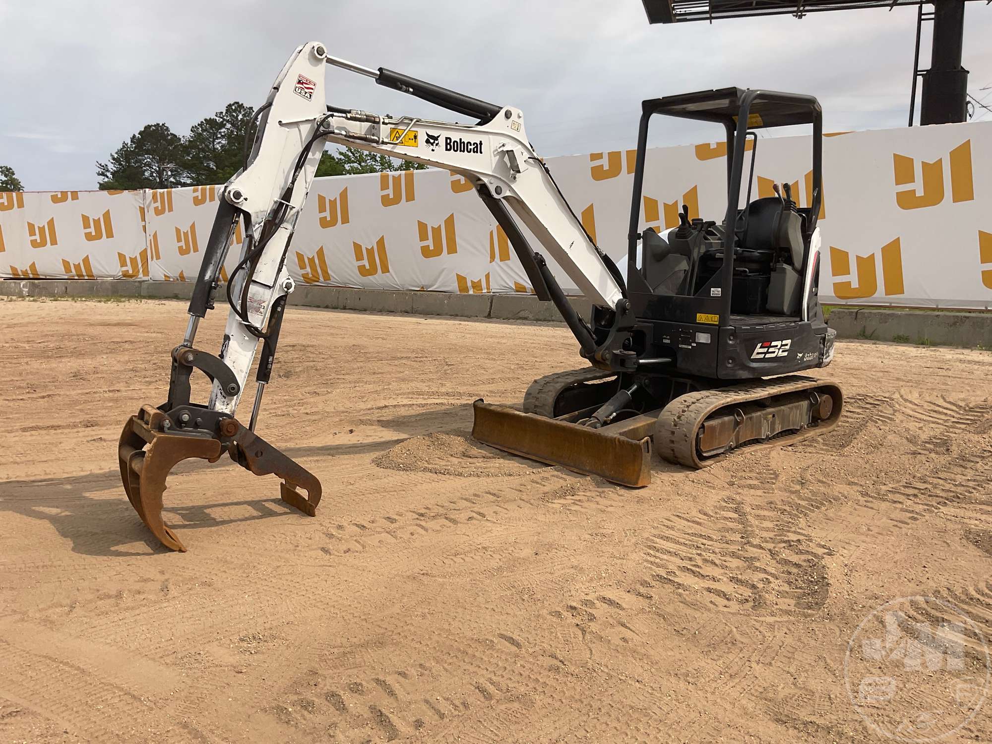 Photo of a 2017 Bobcat E32
