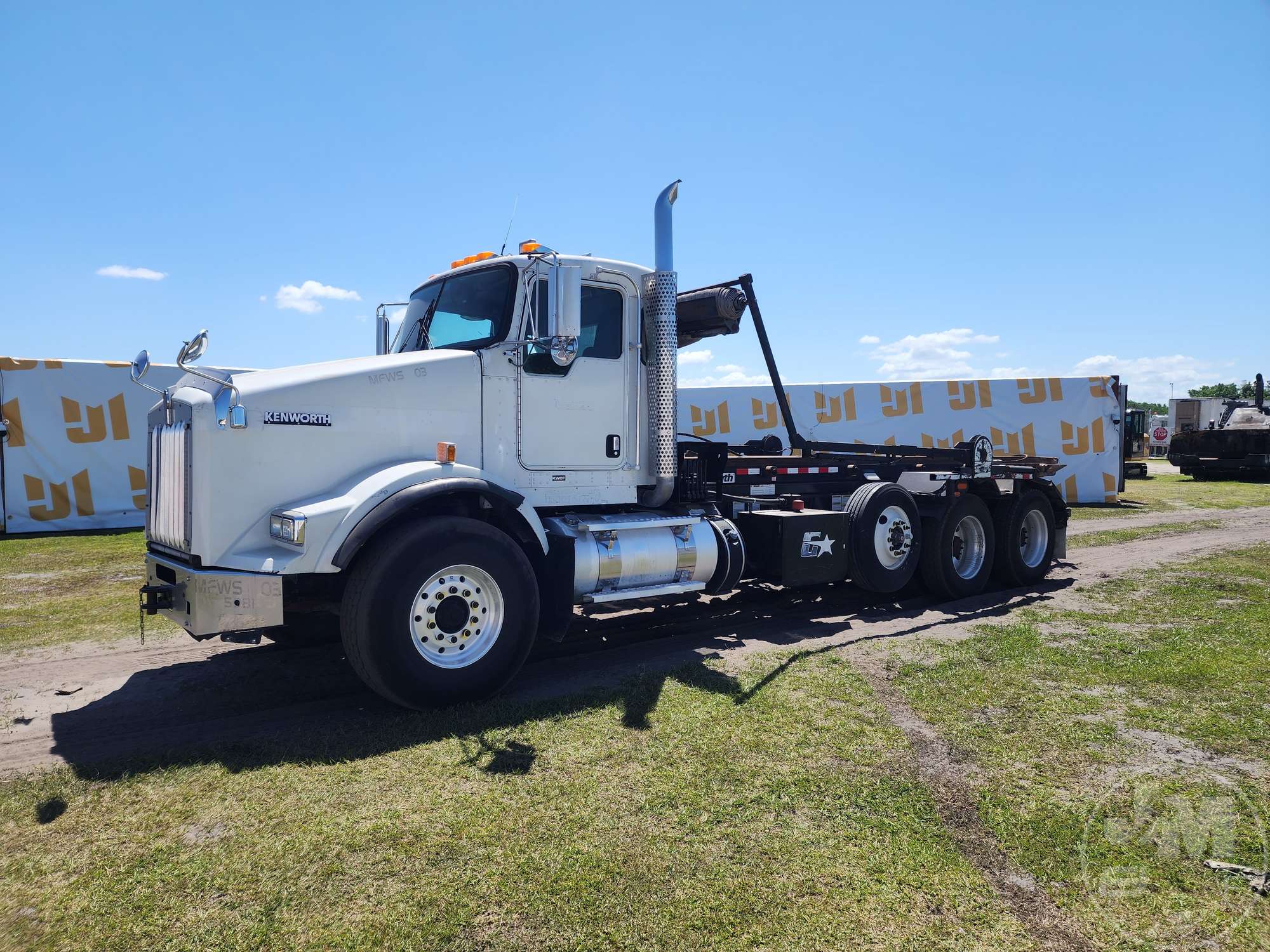 Photo of a 2017 Kenworth T800