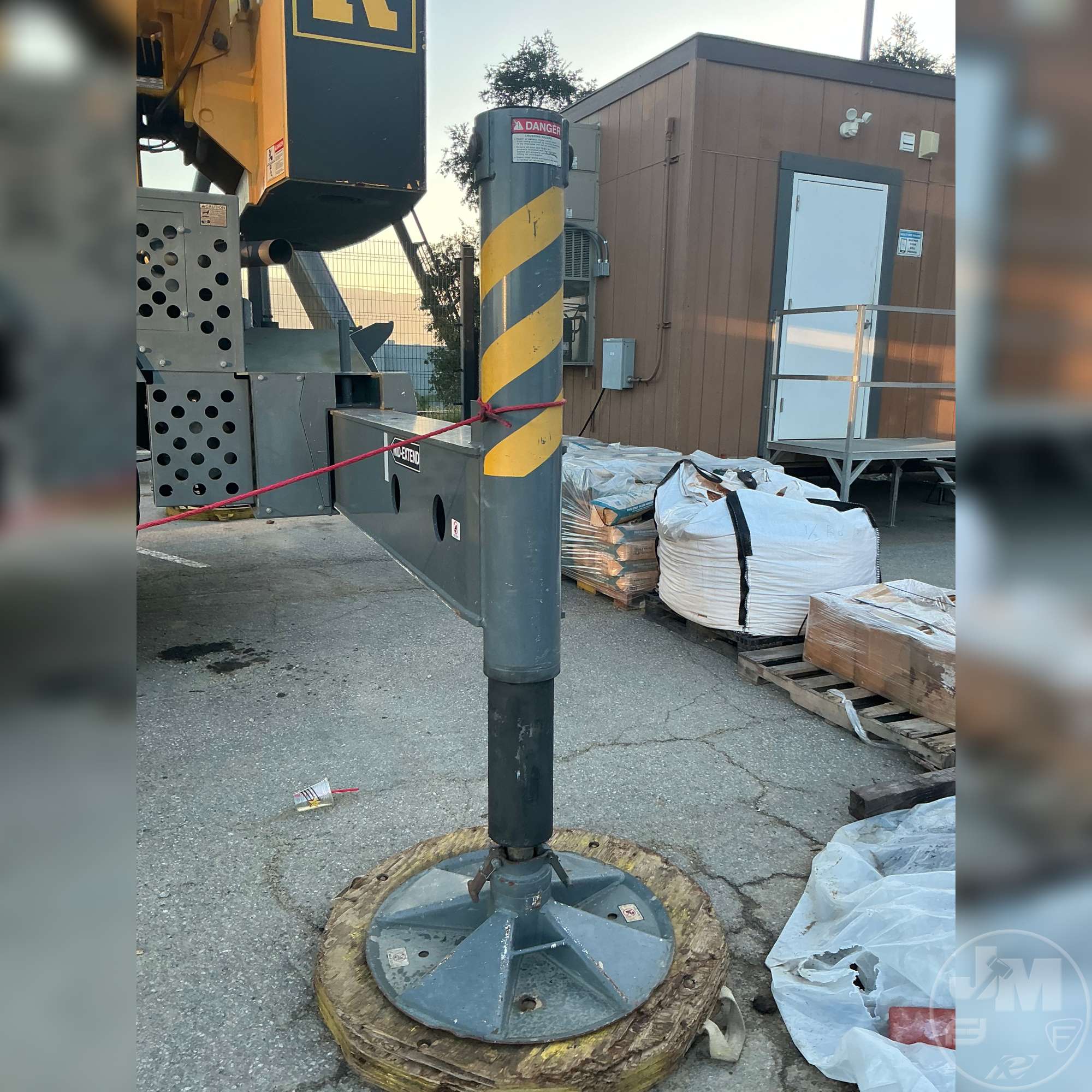 2016 Grove RT890E
