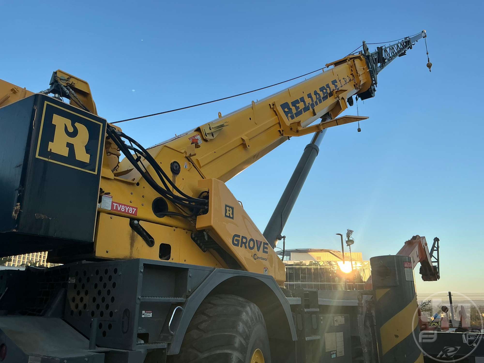 2016 Grove RT890E