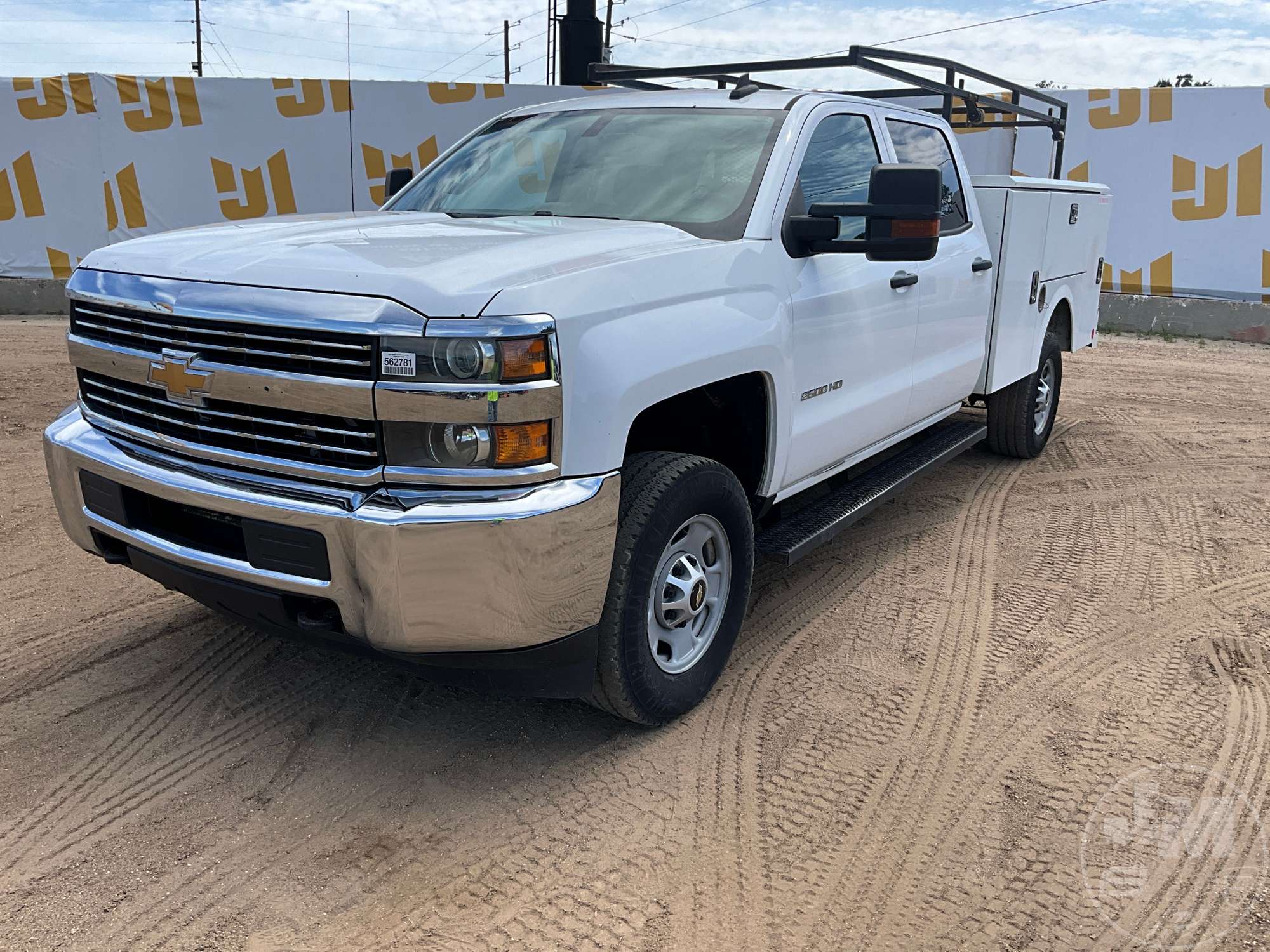 Photo of a 2017 Chevrolet SILVERADO 2500HD CREW CAB 4X4