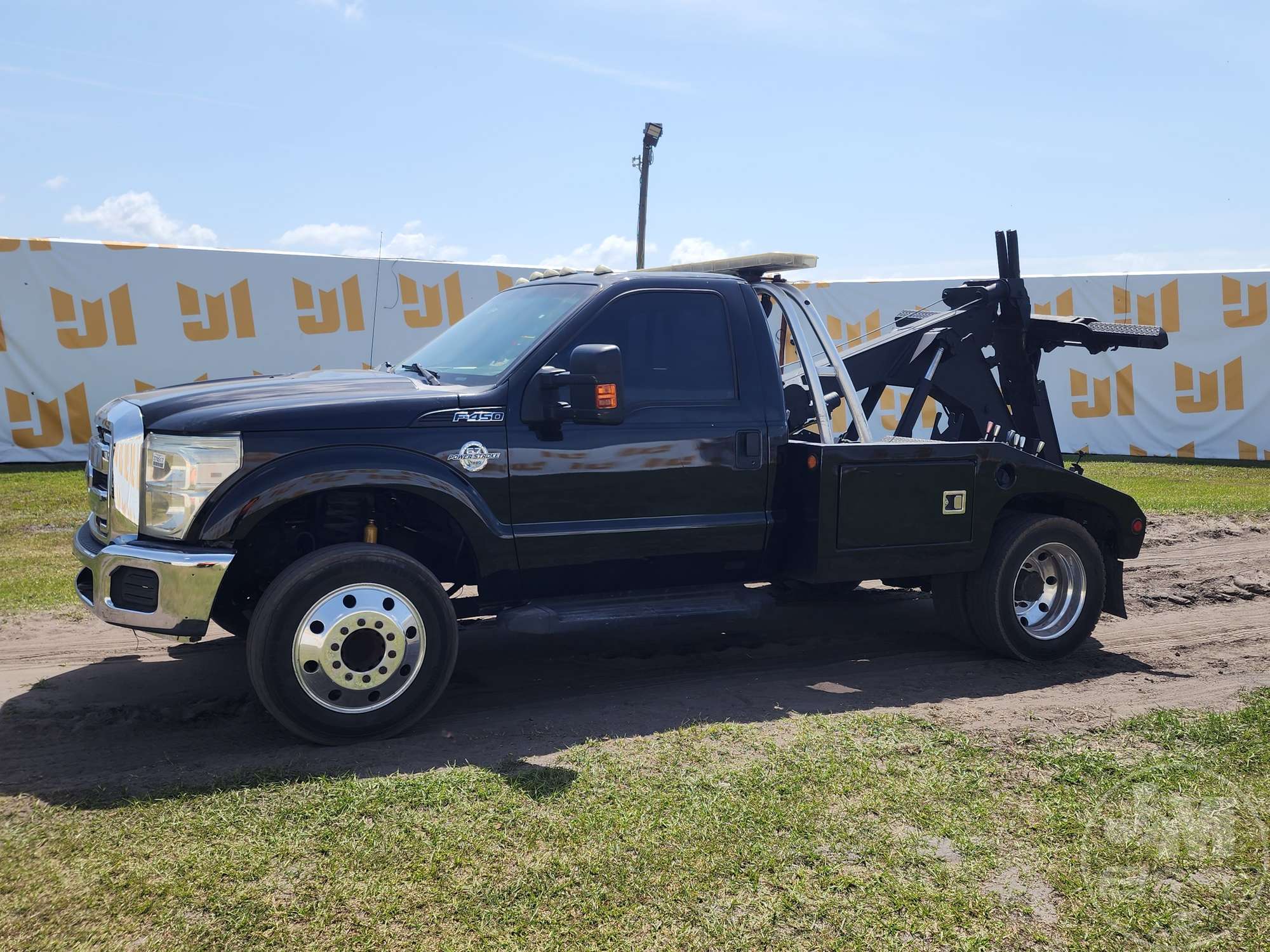 Photo of a 2016 Ford F-450