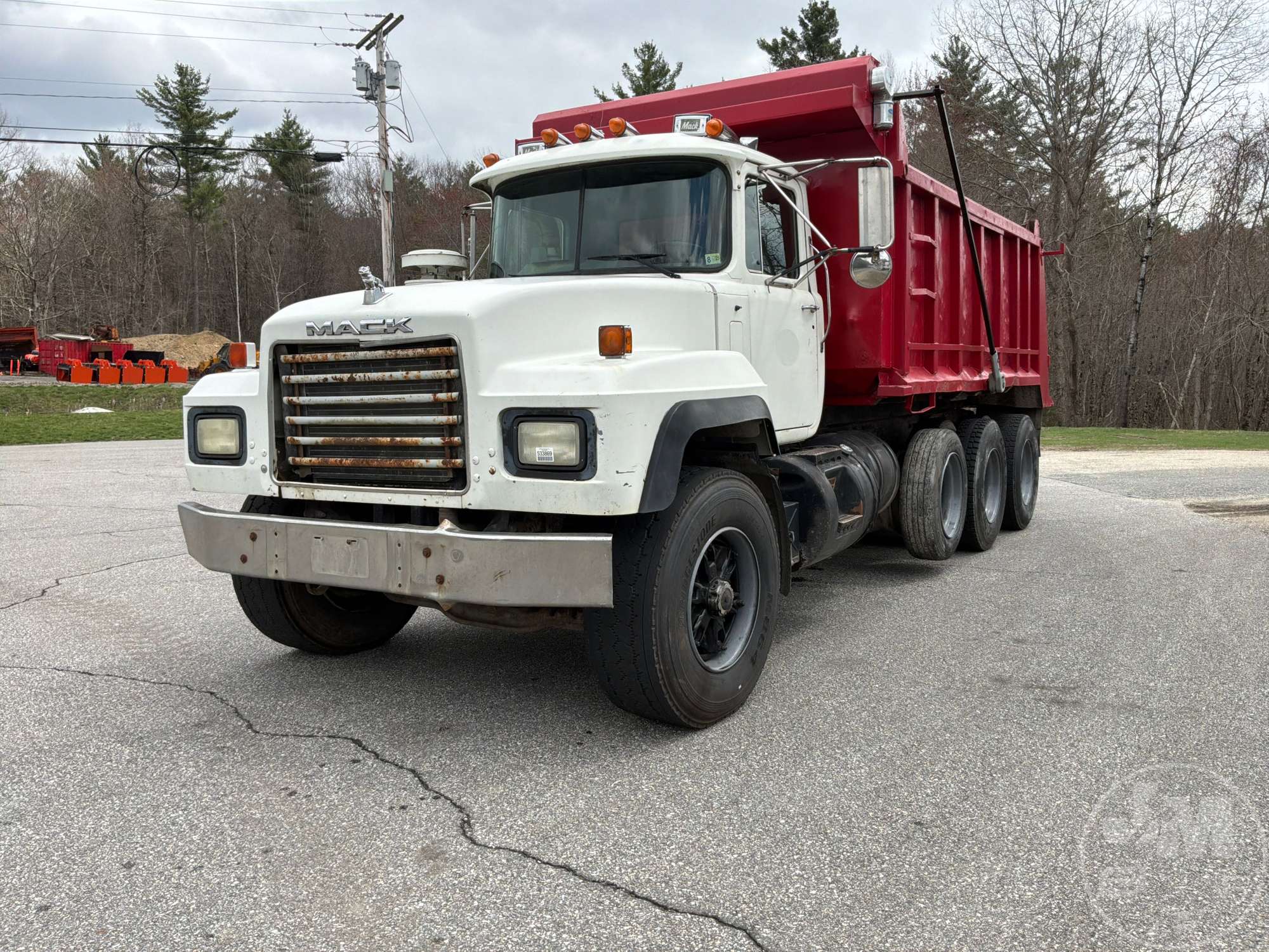 Photo of a 1998 Mack RD690S