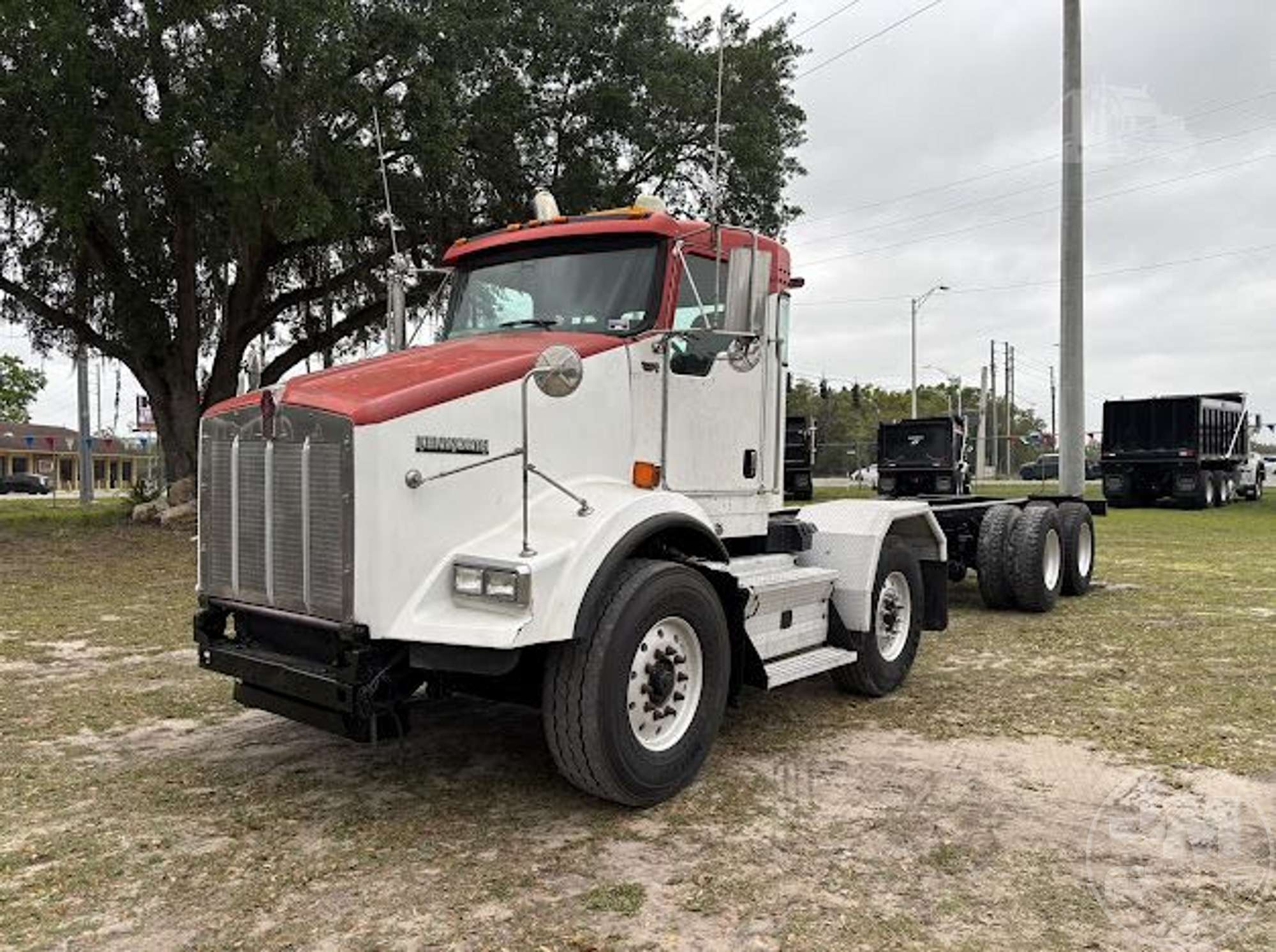 Photo of a 2011 Kenworth T800 SERIES