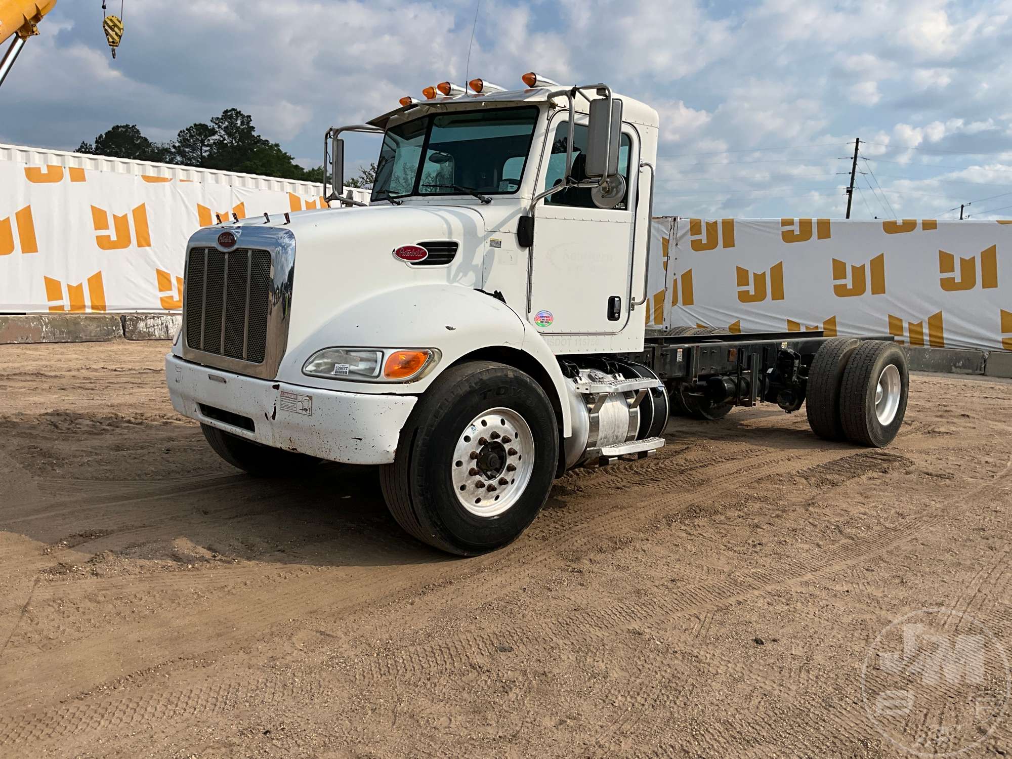 Photo of a 2013 Peterbilt 337