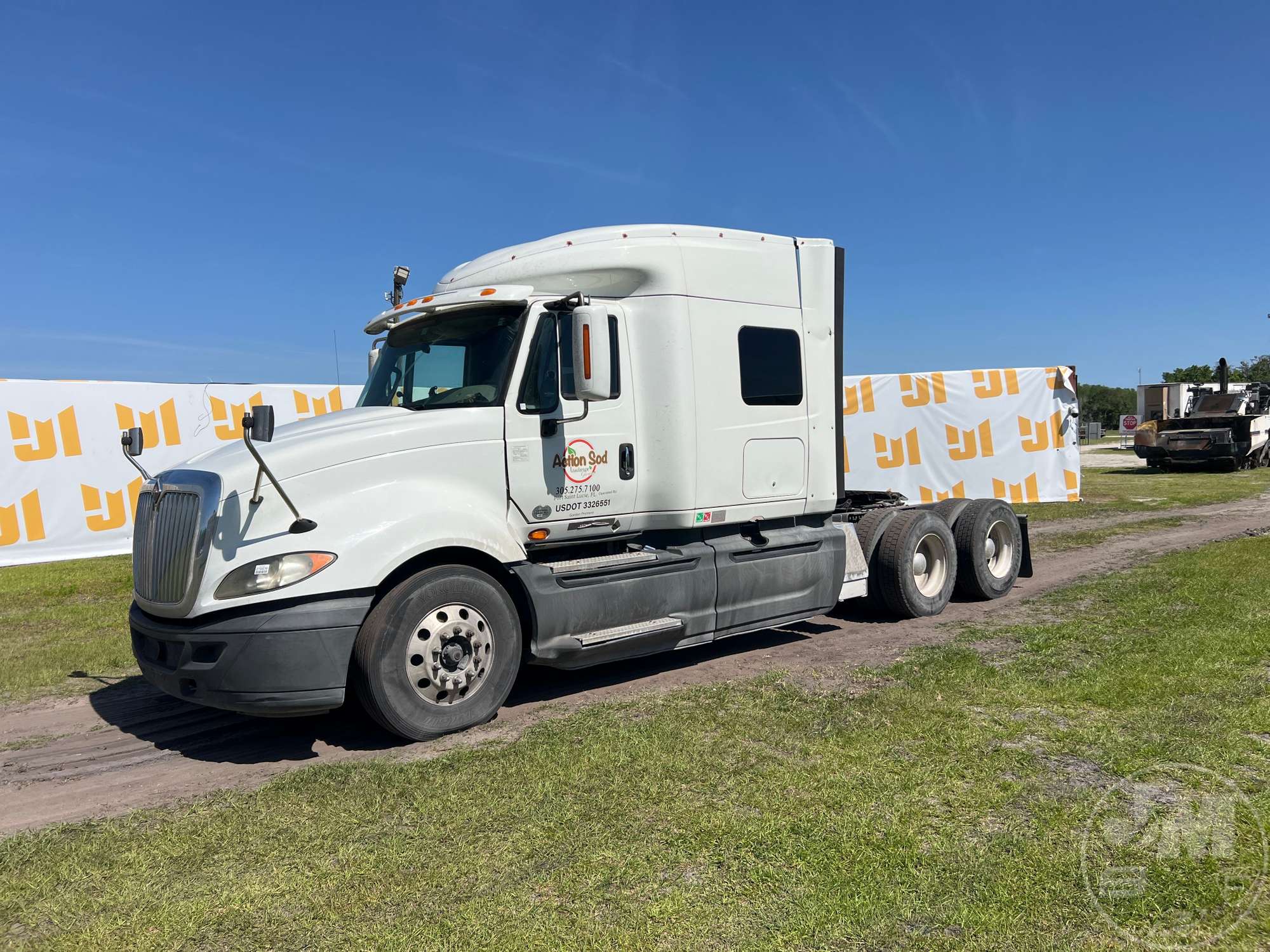 Photo of a 2016 International LF687