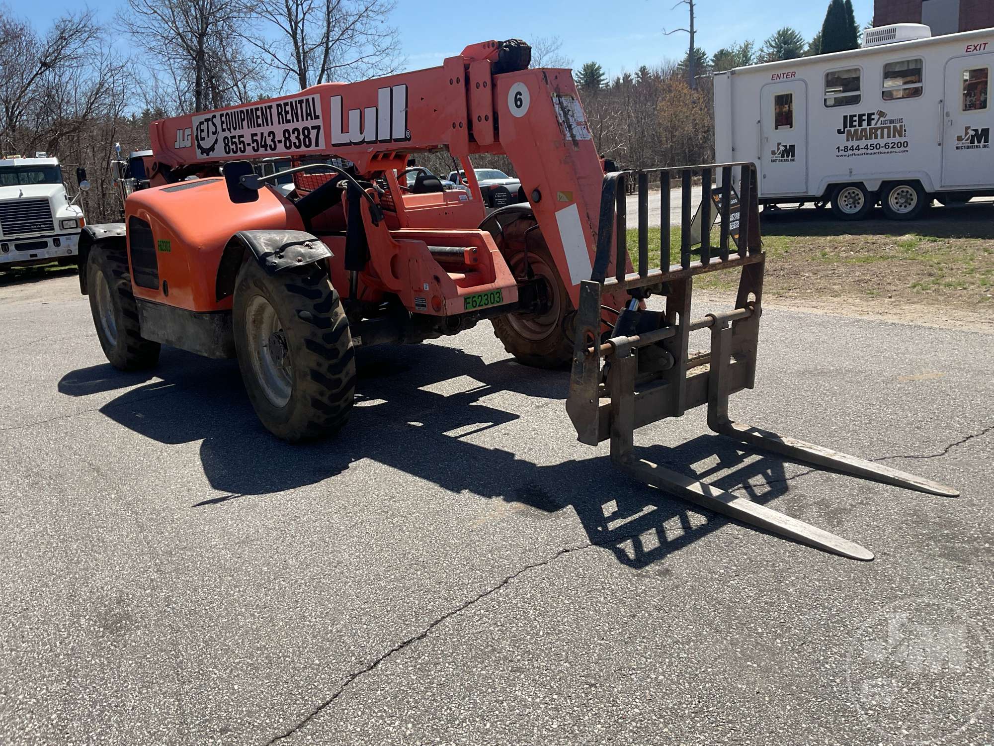 Photo of a 2005 Lull 6.44E-40