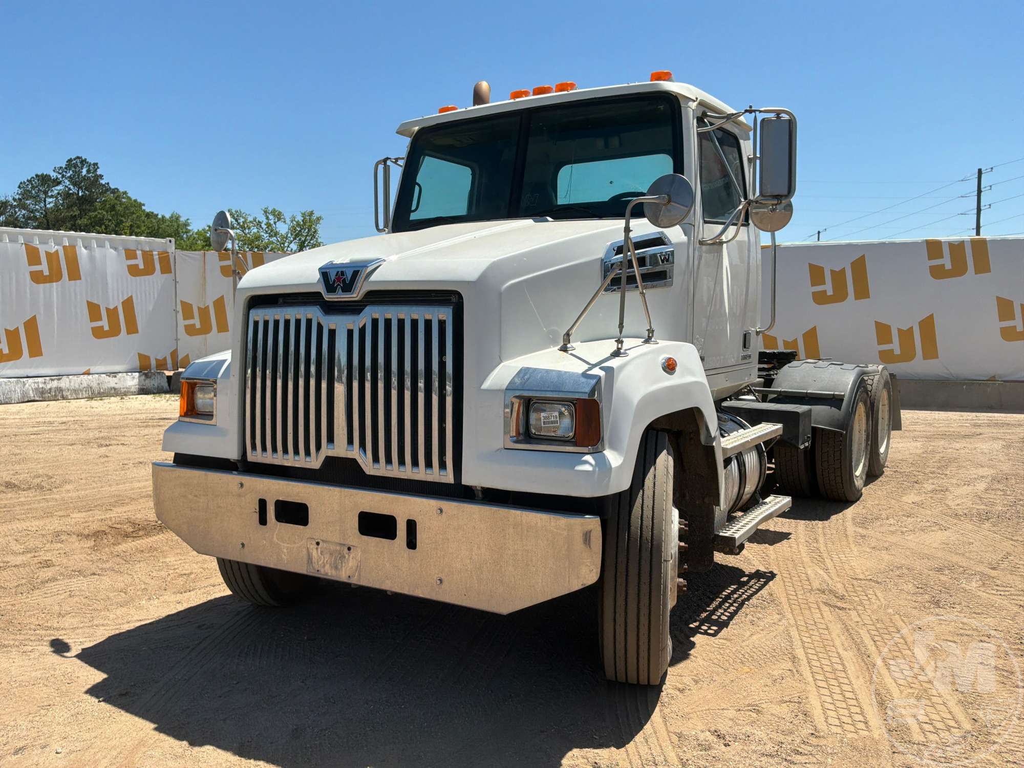 Photo of a 2015 Western Star 4700