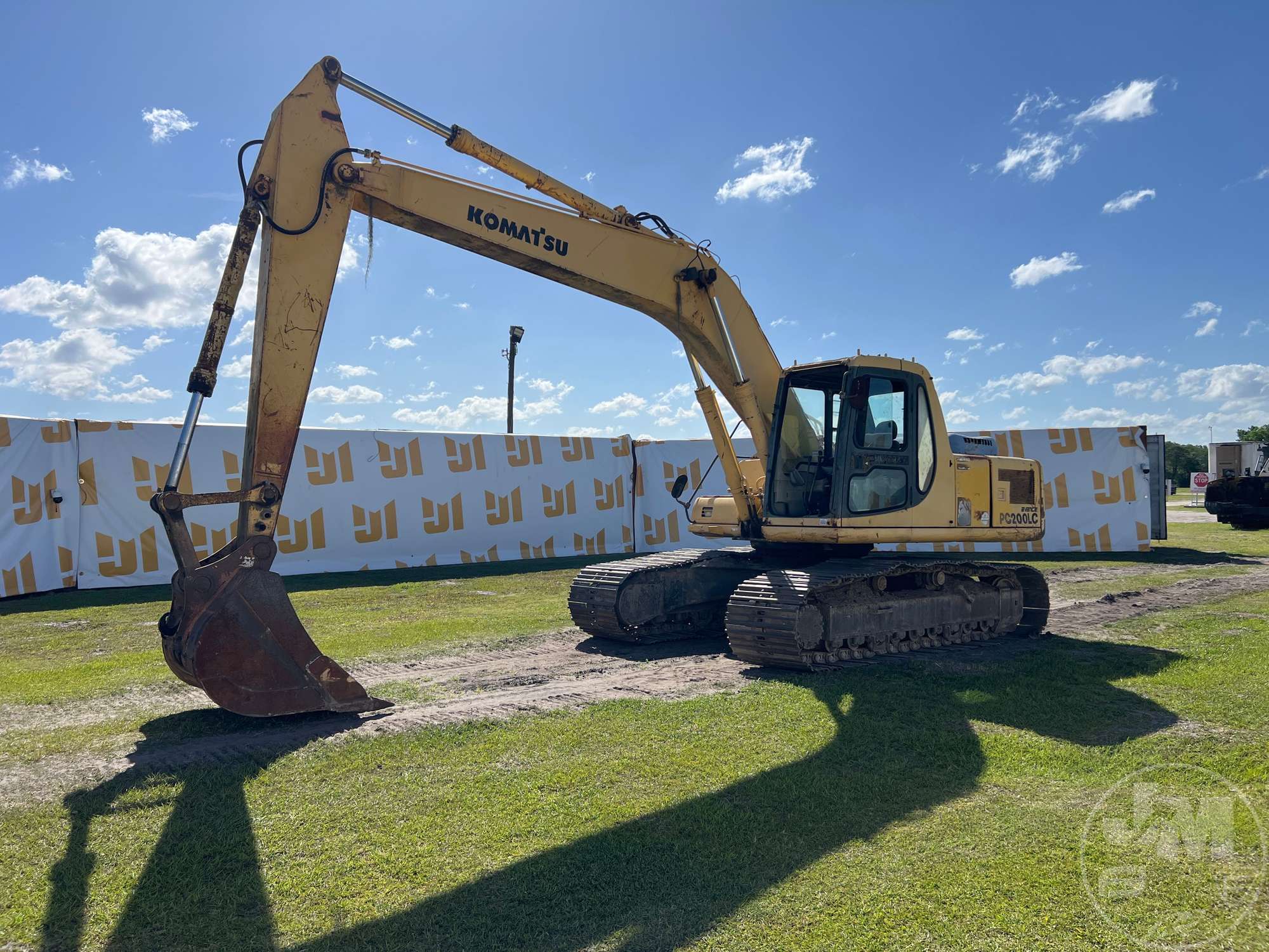 Photo of a 2000 Komatsu PC200LC-6