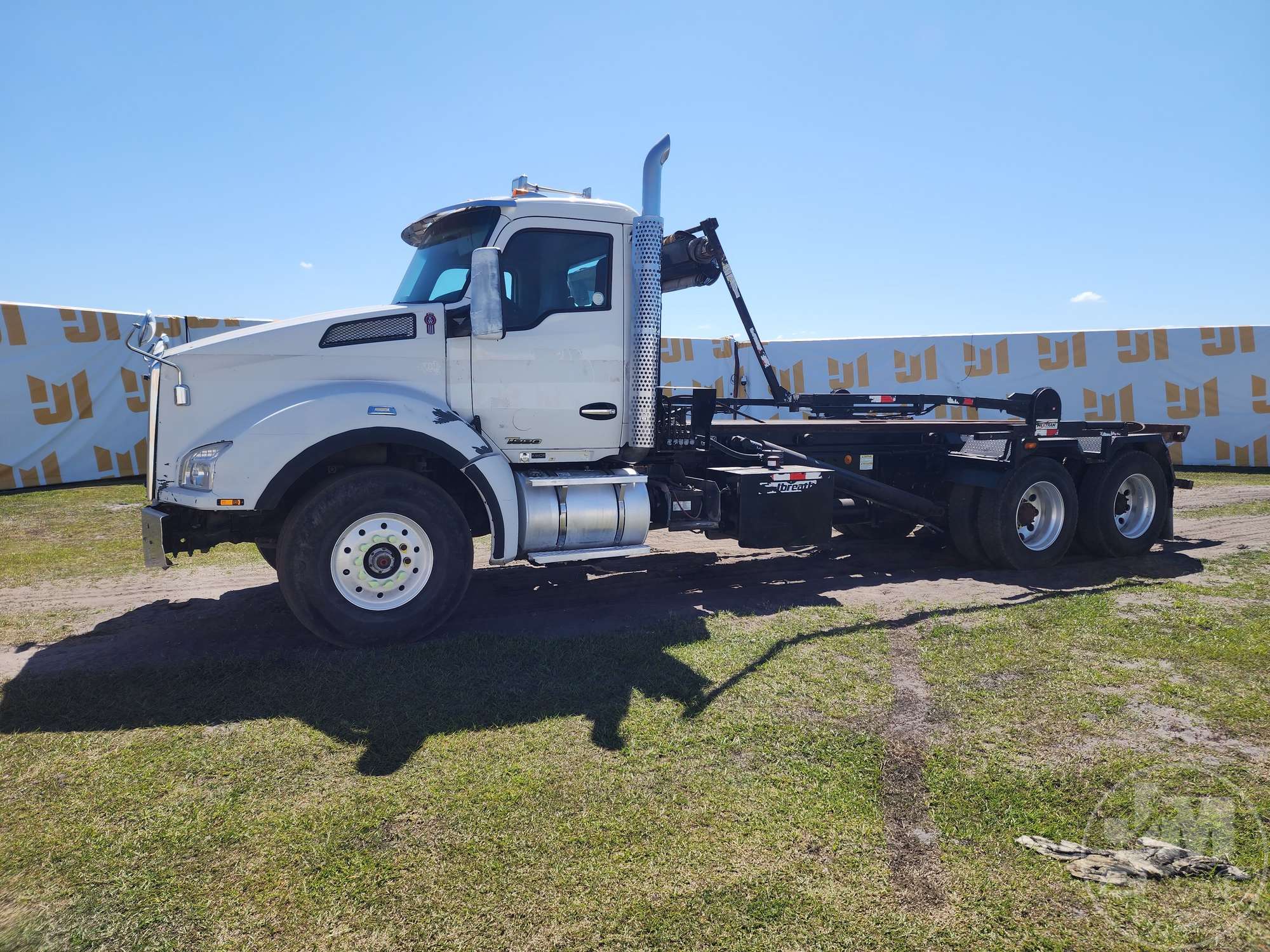Photo of a 2016 Kenworth T880
