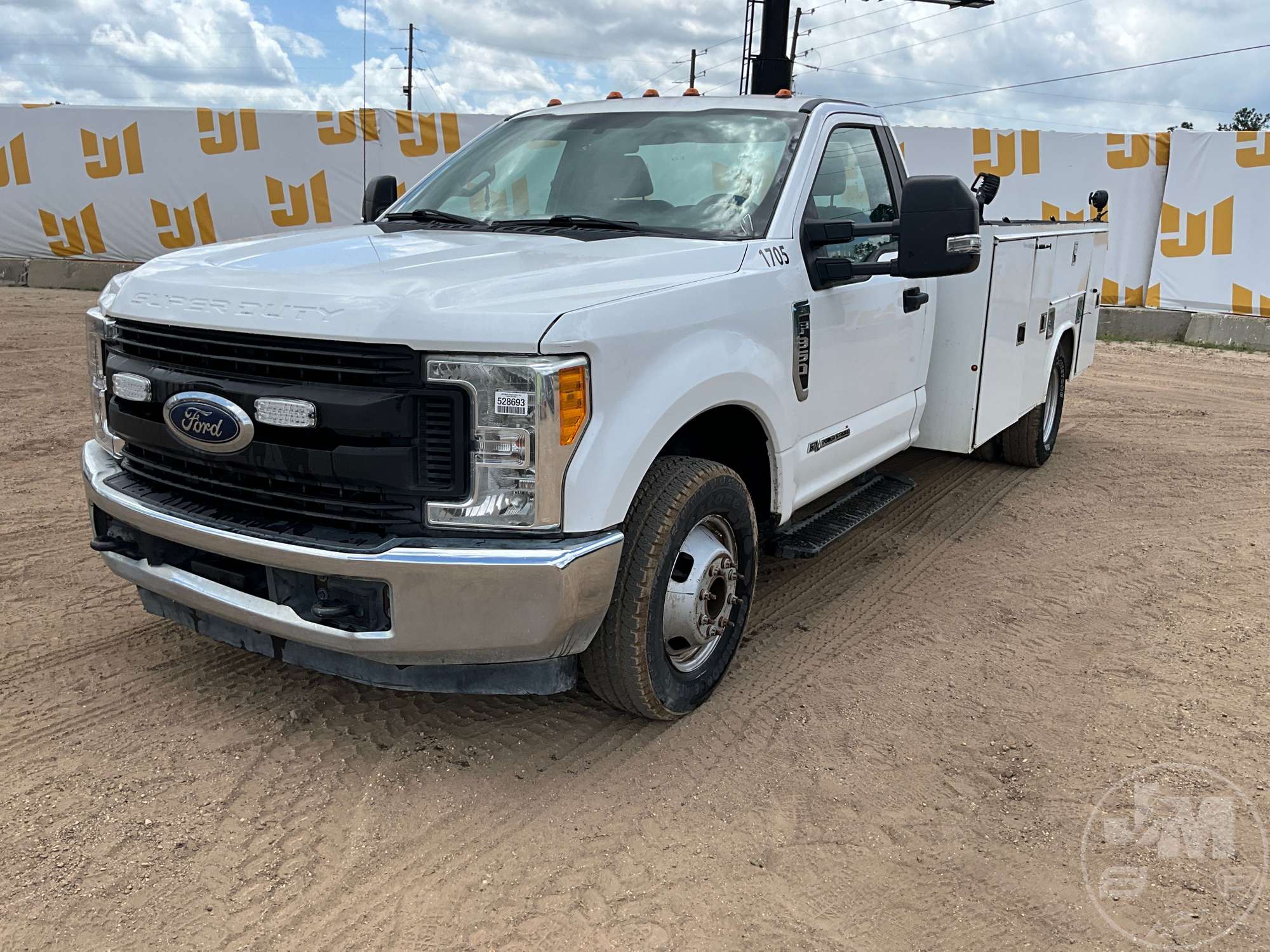 Photo of a 2017 Ford F-350 XL
