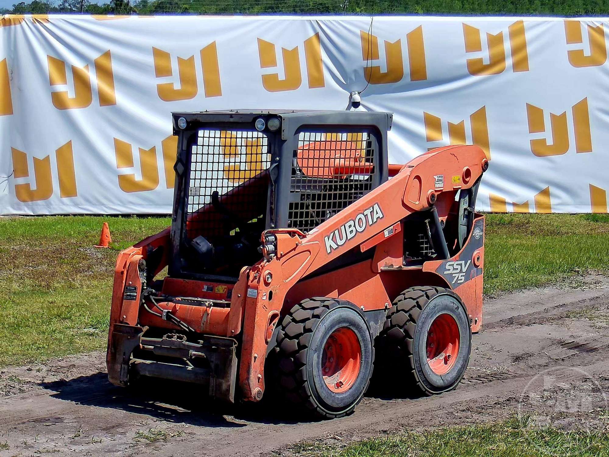 Photo of a 2019 Kubota SSV75