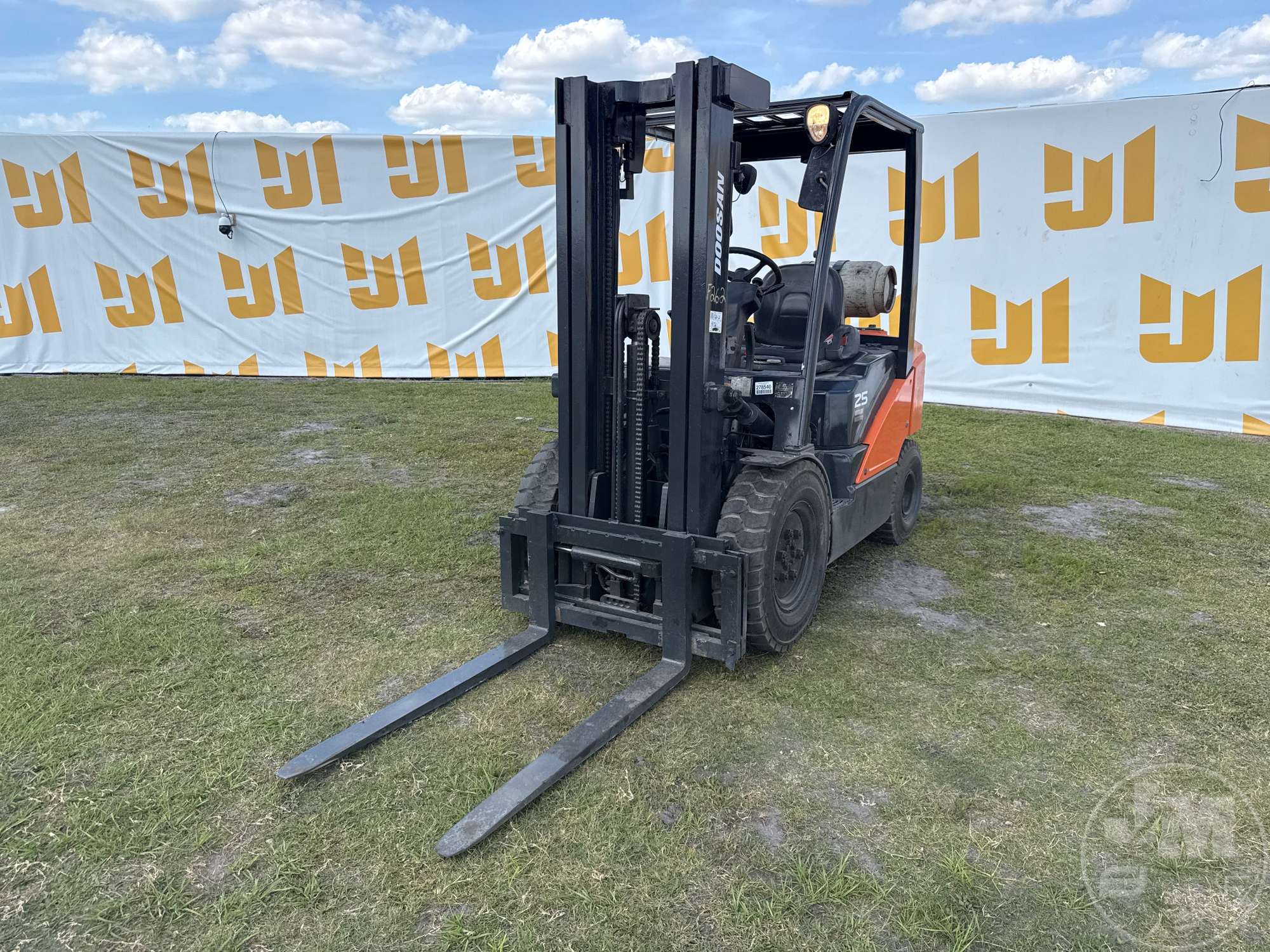 Photo of a  Doosan G25N-7