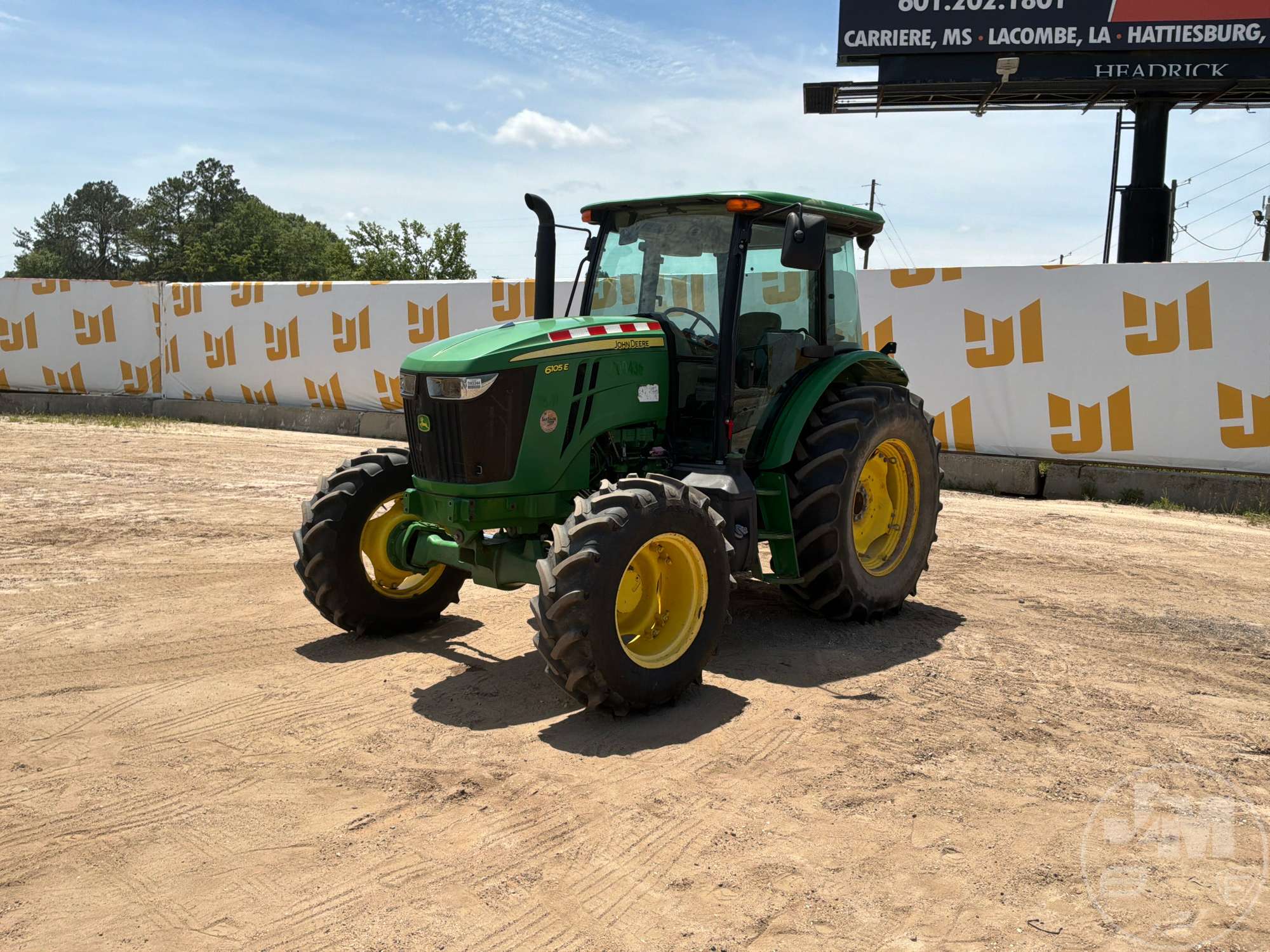 Photo of a  John Deere 6105E