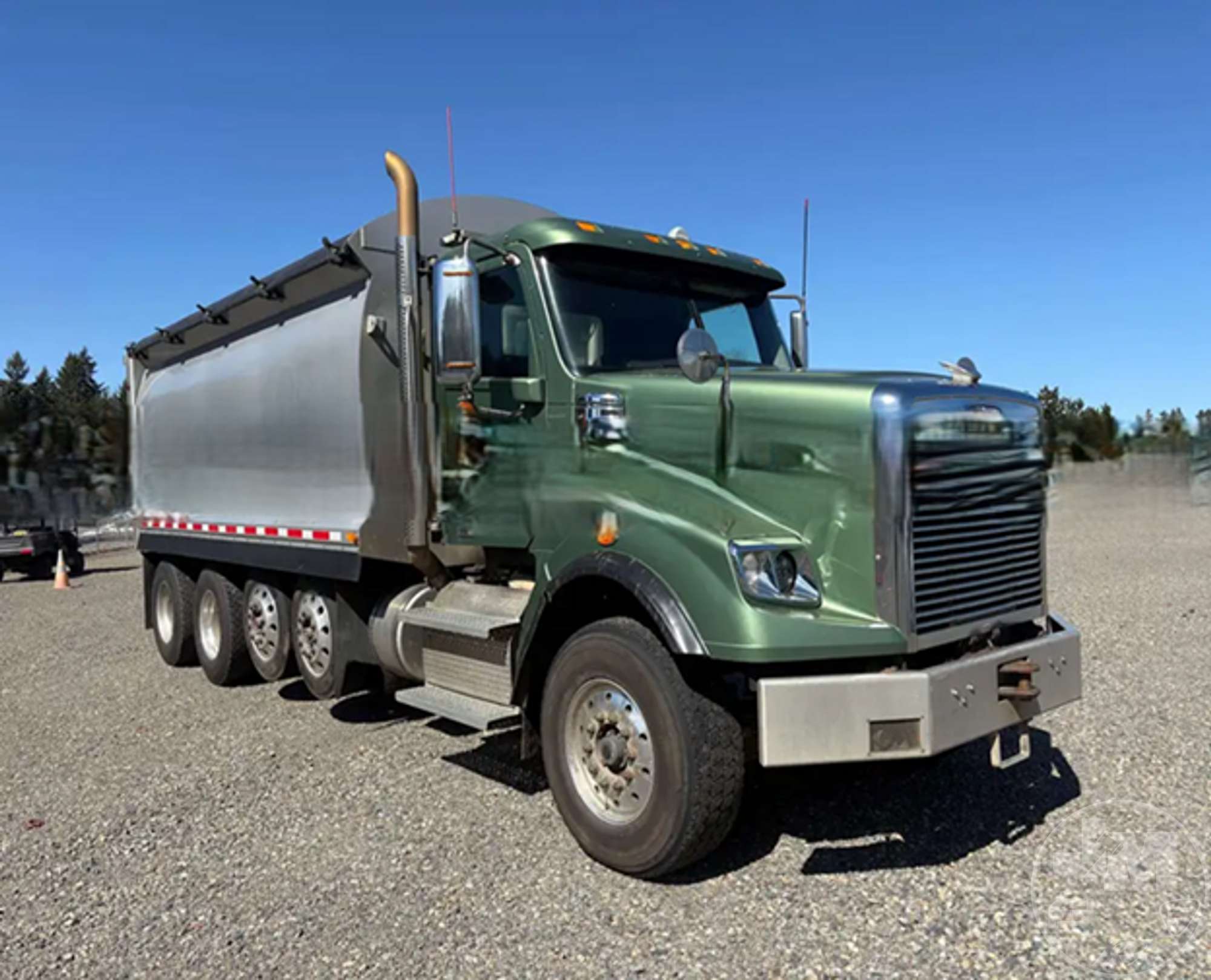 Photo of a 2014 Freightliner Coronado 122SD
