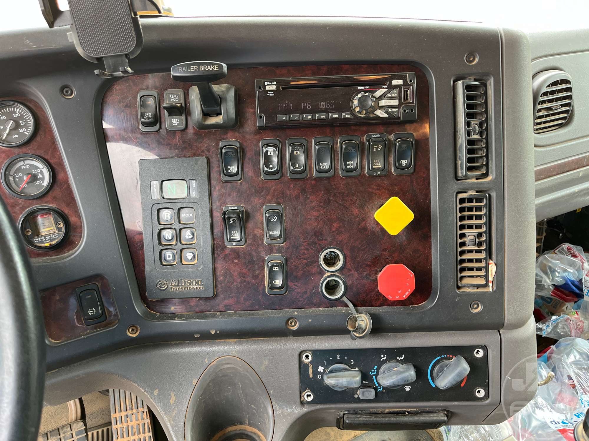 2018 Freightliner 108SD