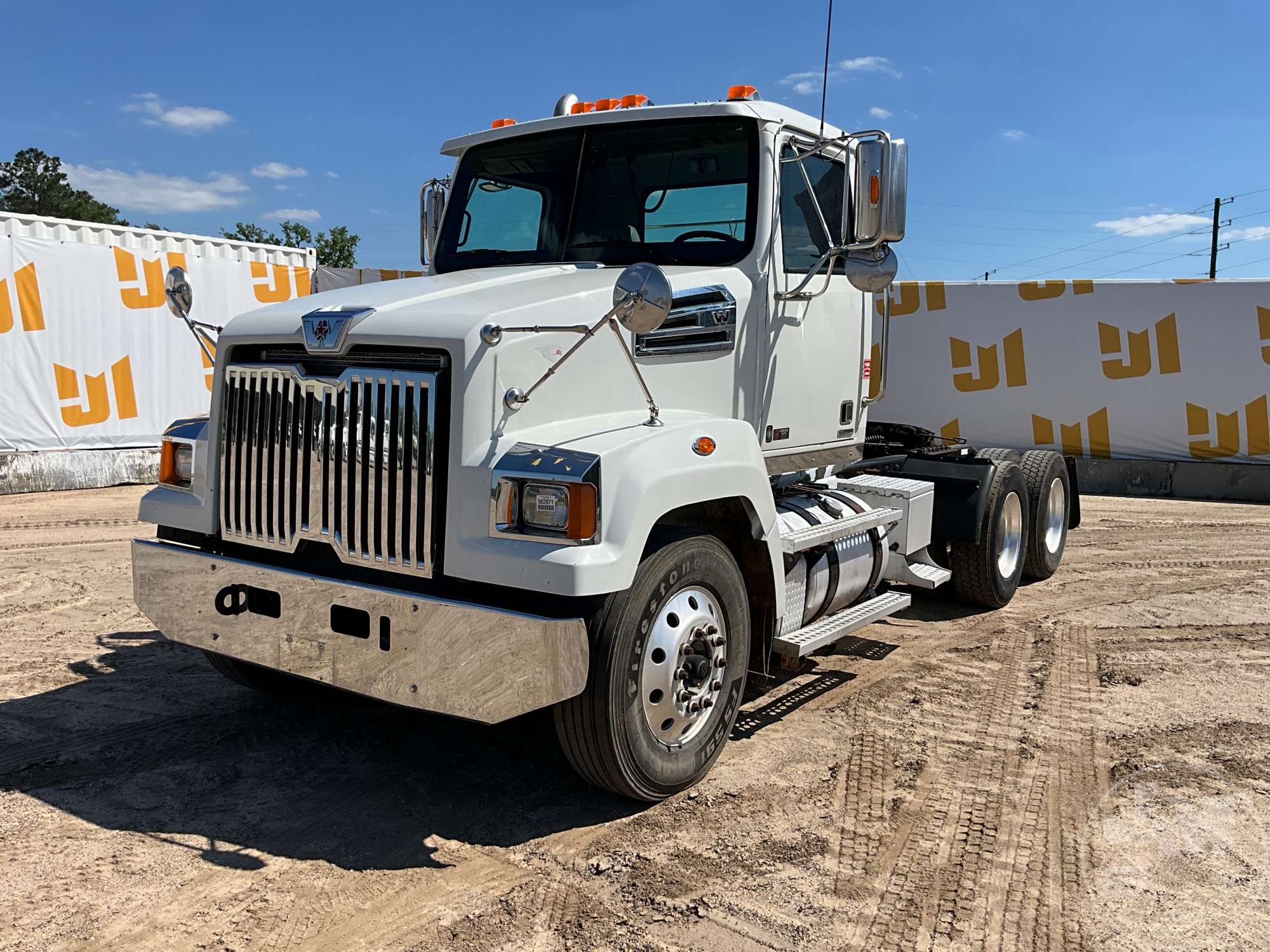 Photo of a 2017 Western Star 4700