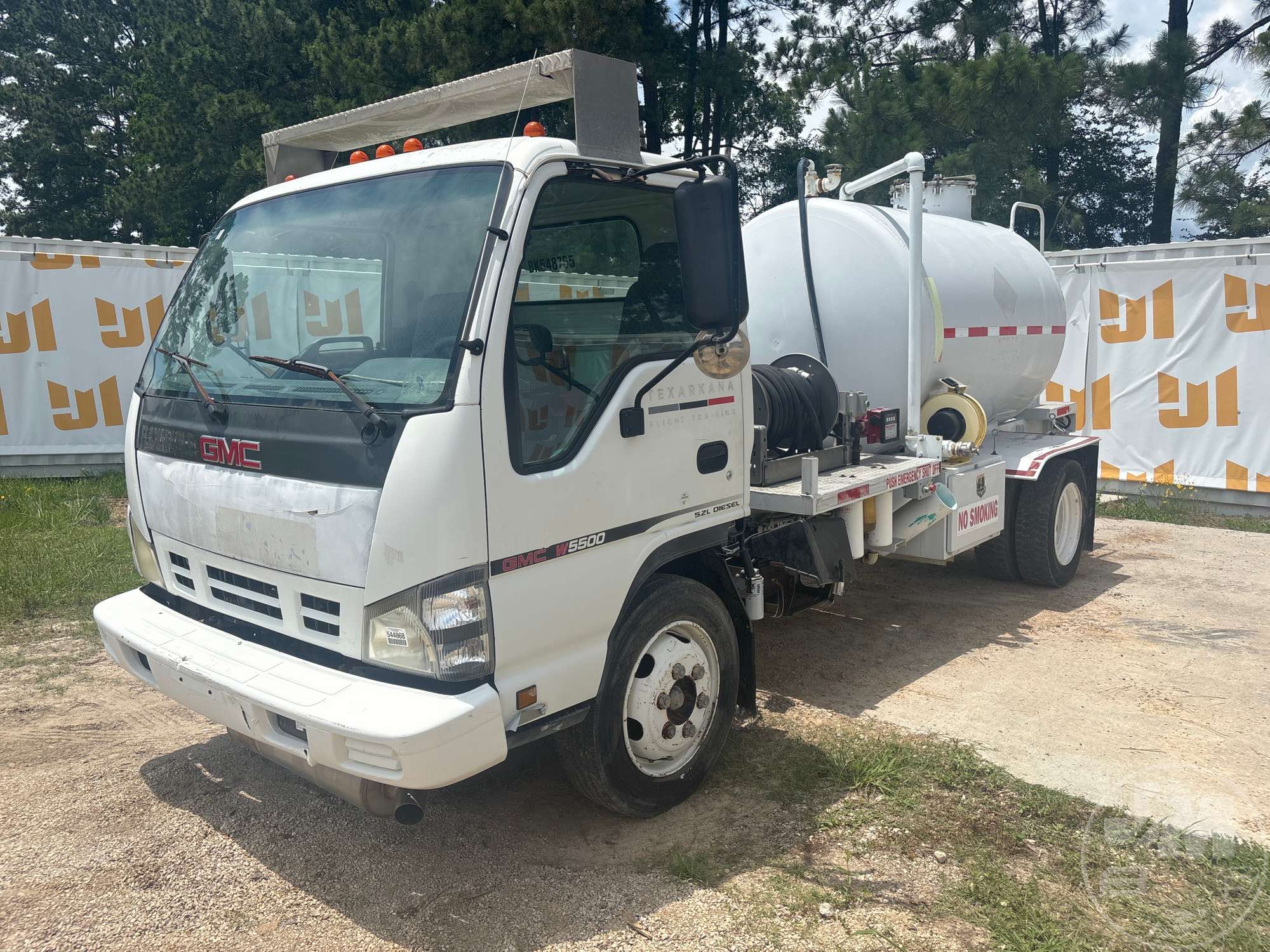 Photo of a 2007 GMC W5500
