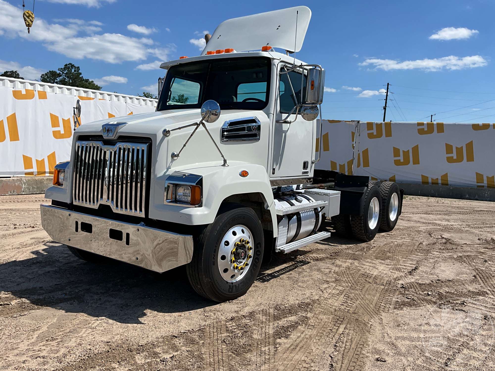Photo of a 2016 Western Star 4700