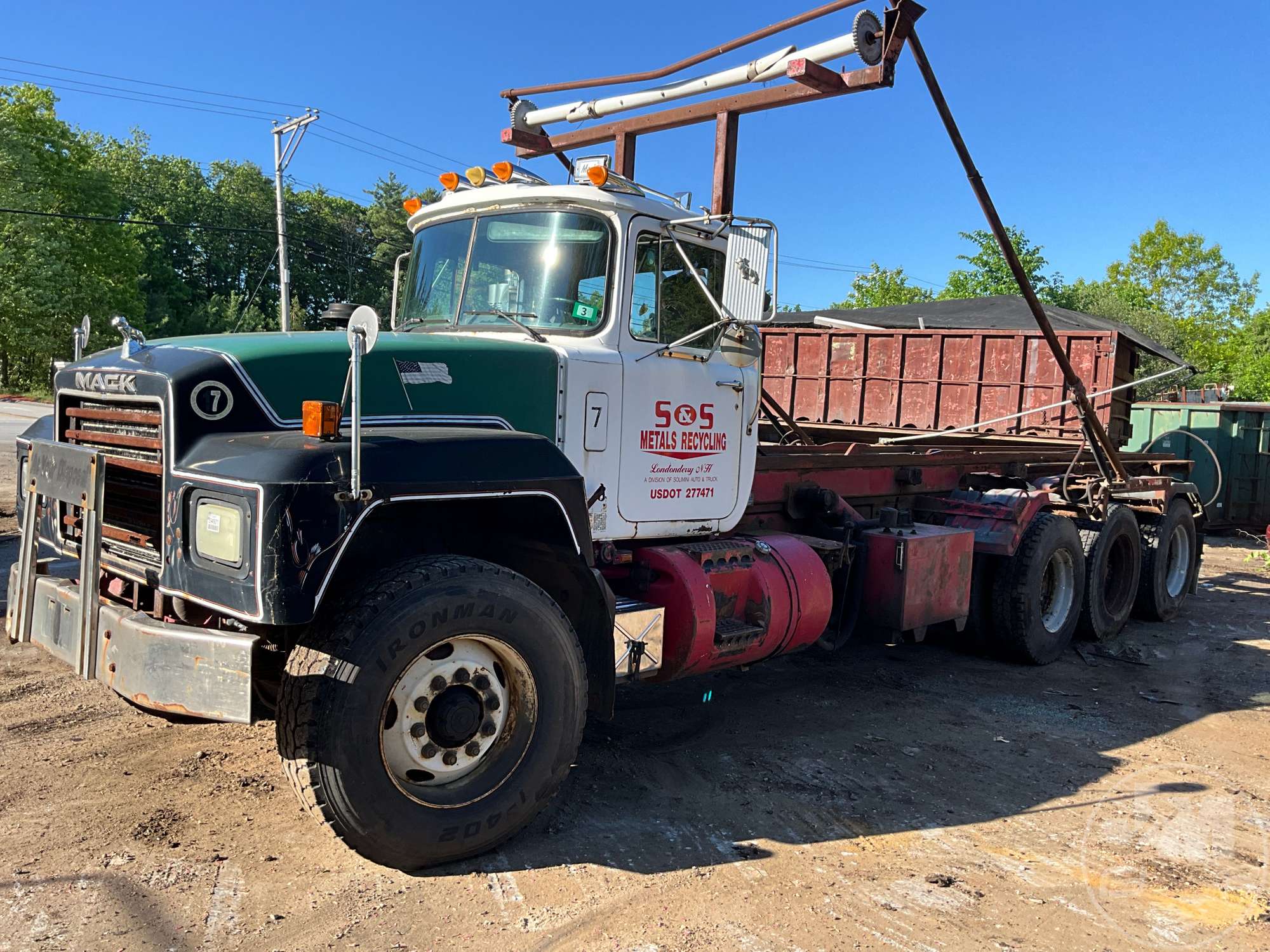 Photo of a 1998 Mack RD688S