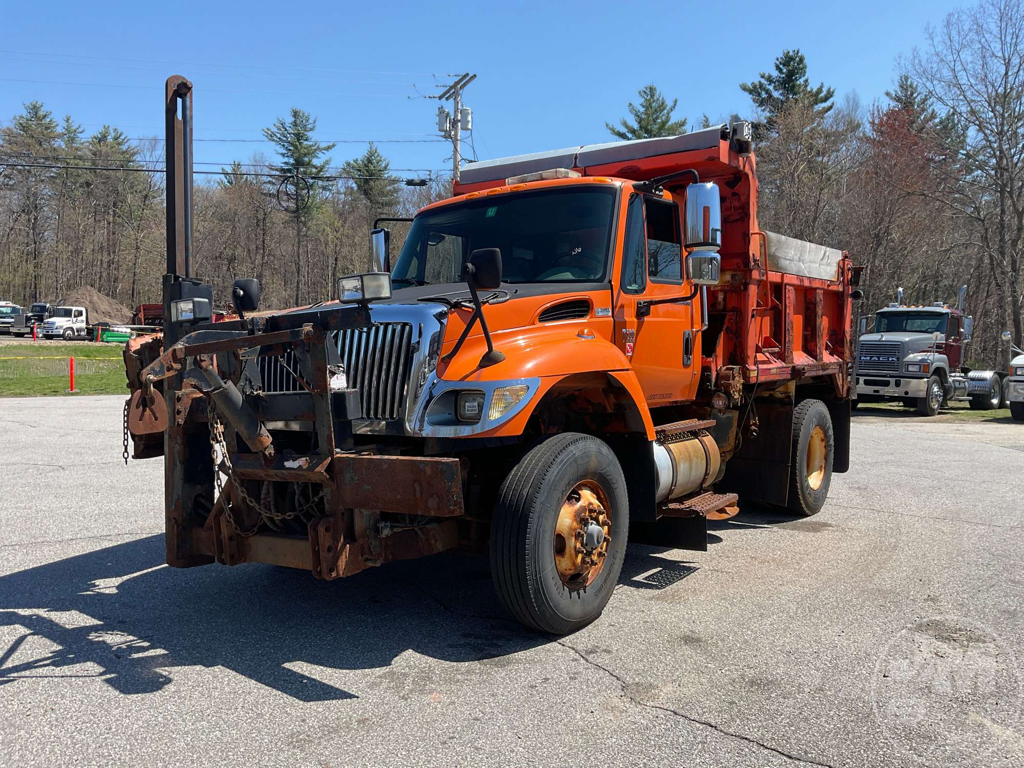 Photo of a 2010 International 7600