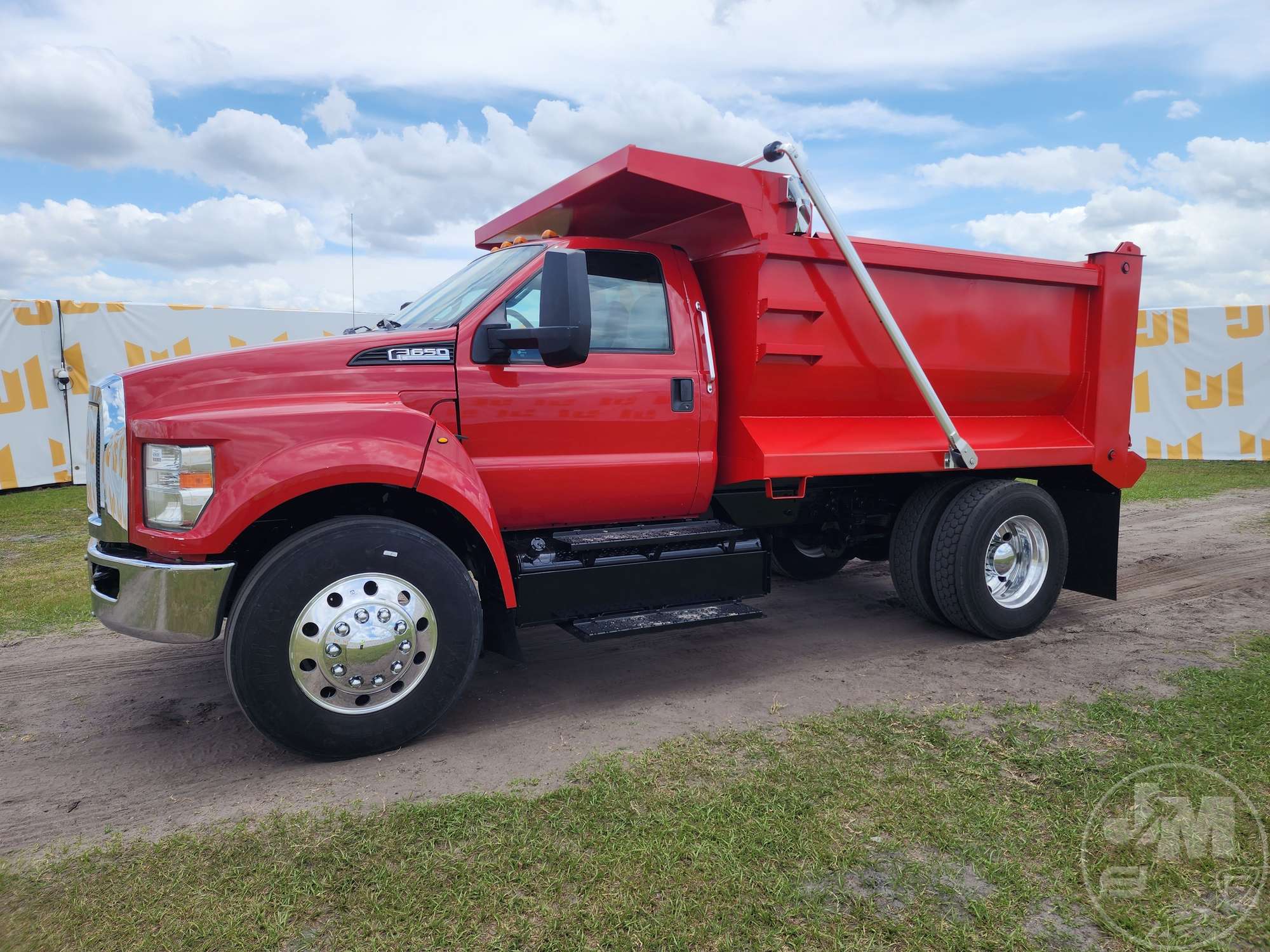 Photo of a 2017 Ford F-650