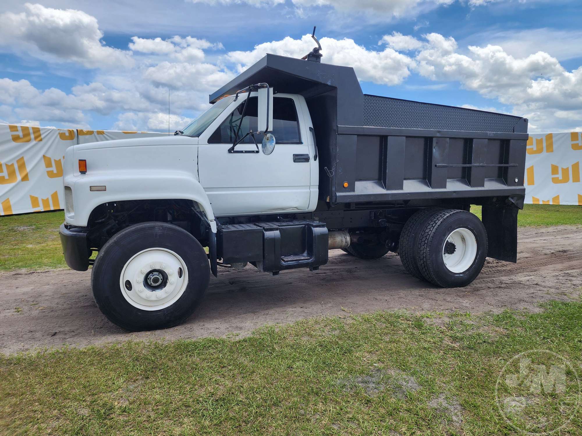 Photo of a 1996 GMC C7